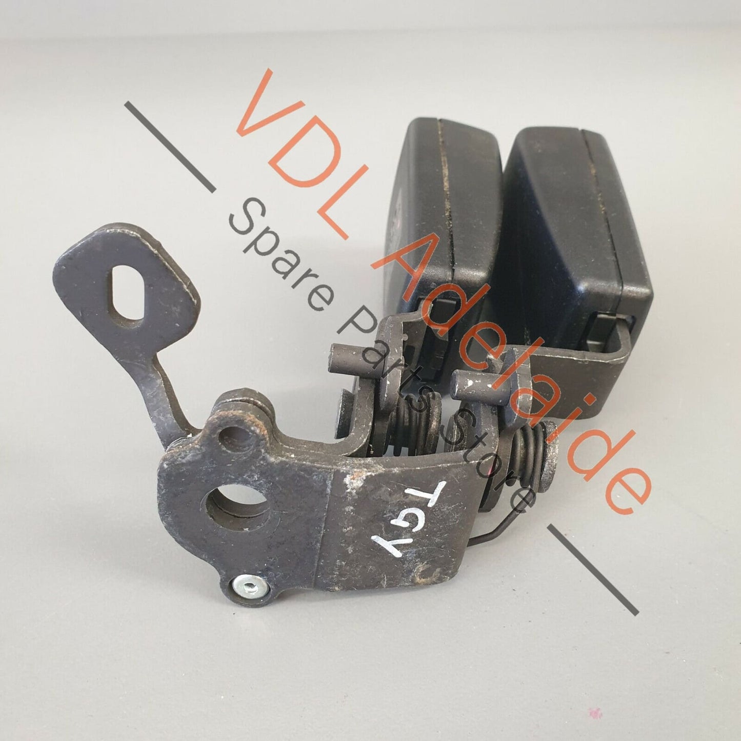 VW Golf MK7 Wagon Rear Double Seat Belt Clip Buckle Latch Catch Clasp 8V0857739 8V0857739