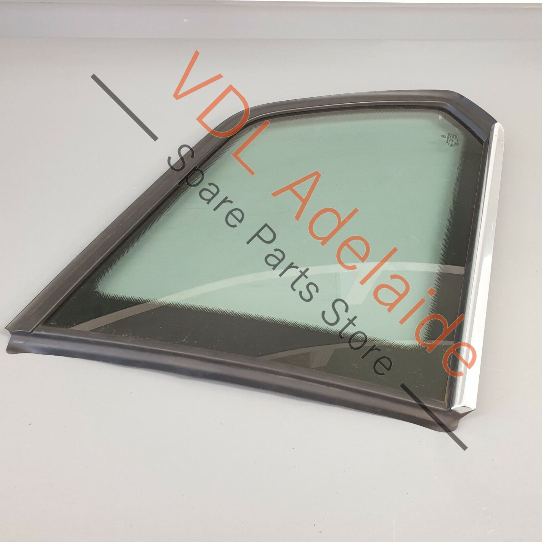 VW Golf MK7 Wagon Left Side Rear Hatch Window with Trim Moulding 5G9845297T 5G9845297