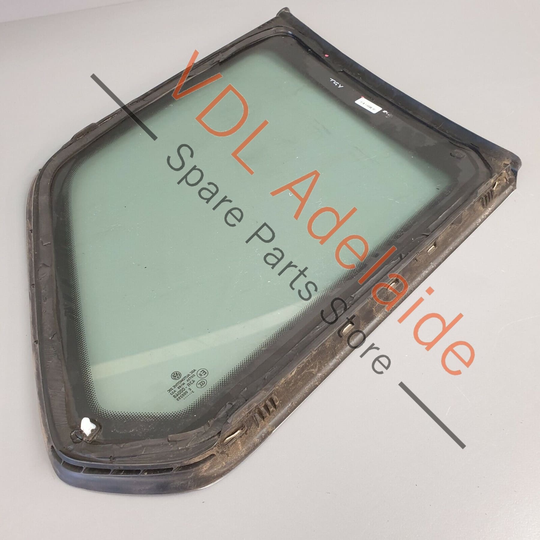 VW Golf MK7 Wagon Left Side Rear Hatch Window with Trim Moulding 5G9845297T 5G9845297