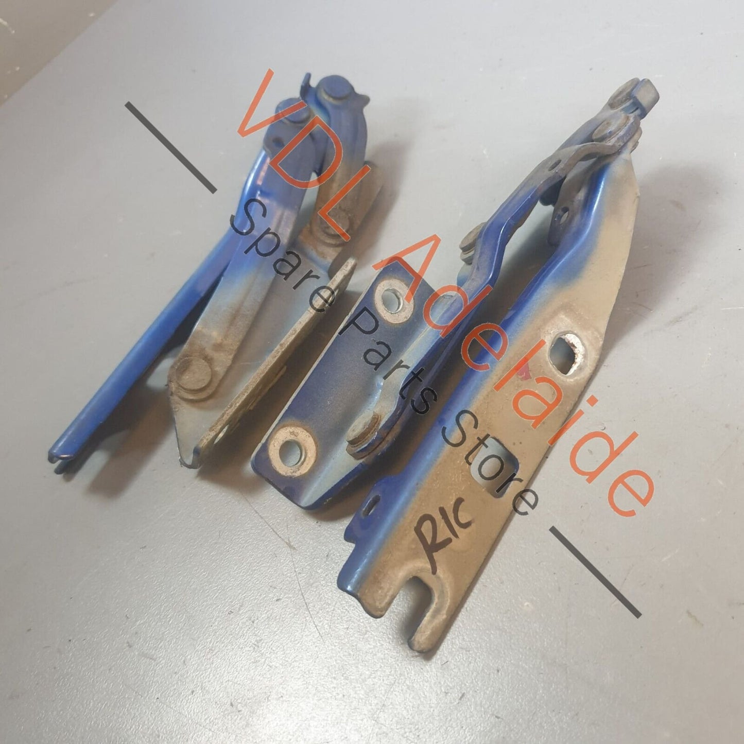 VW Golf MK5 TSI TDI GTI R32 Pair of Bonnet Hinges Hinge Left & Right 5K0823301B
