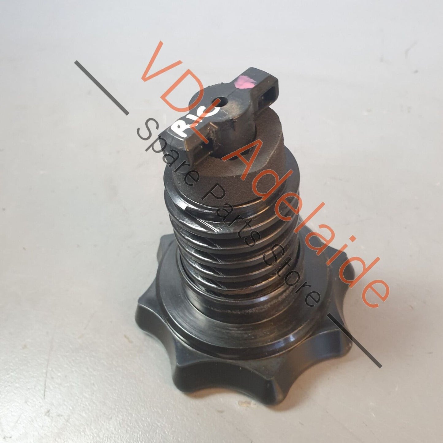 VW Golf MK5 R32 MK6 Spare Wheel Retaining Nut for Space Saver 1K0803899D