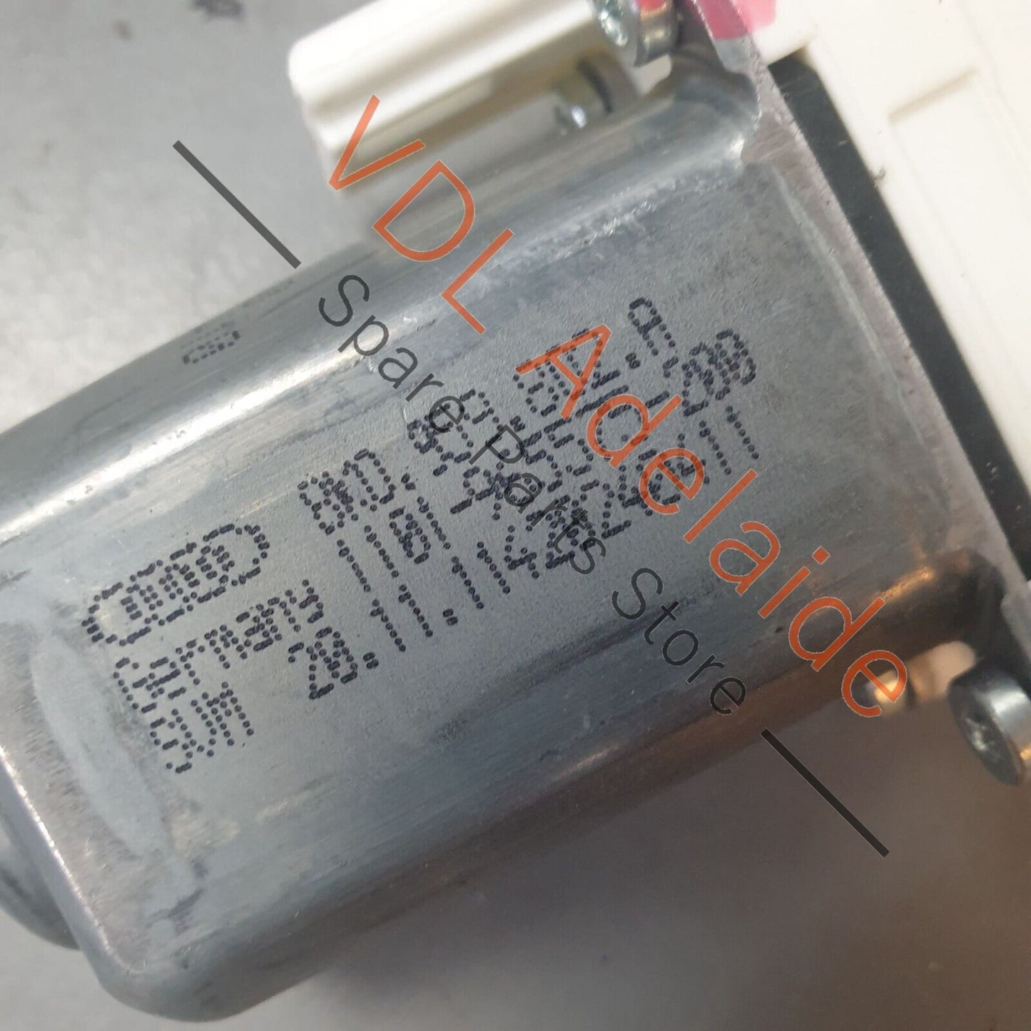 Audi Q7 6.0 V12 4L Left Side Power Window Regulator Motor 8T0959802B 8K0959802A 8T0959802B
