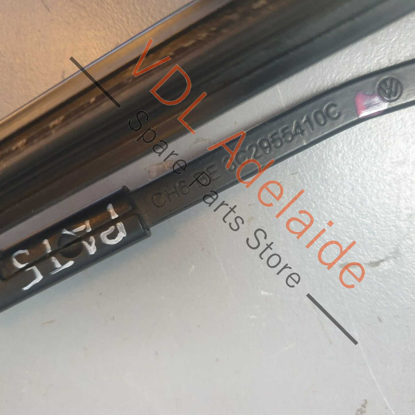 VW R36 Passat 3C B6 Pair of Windscreen Wiper Arms for RHD 3C2955410C