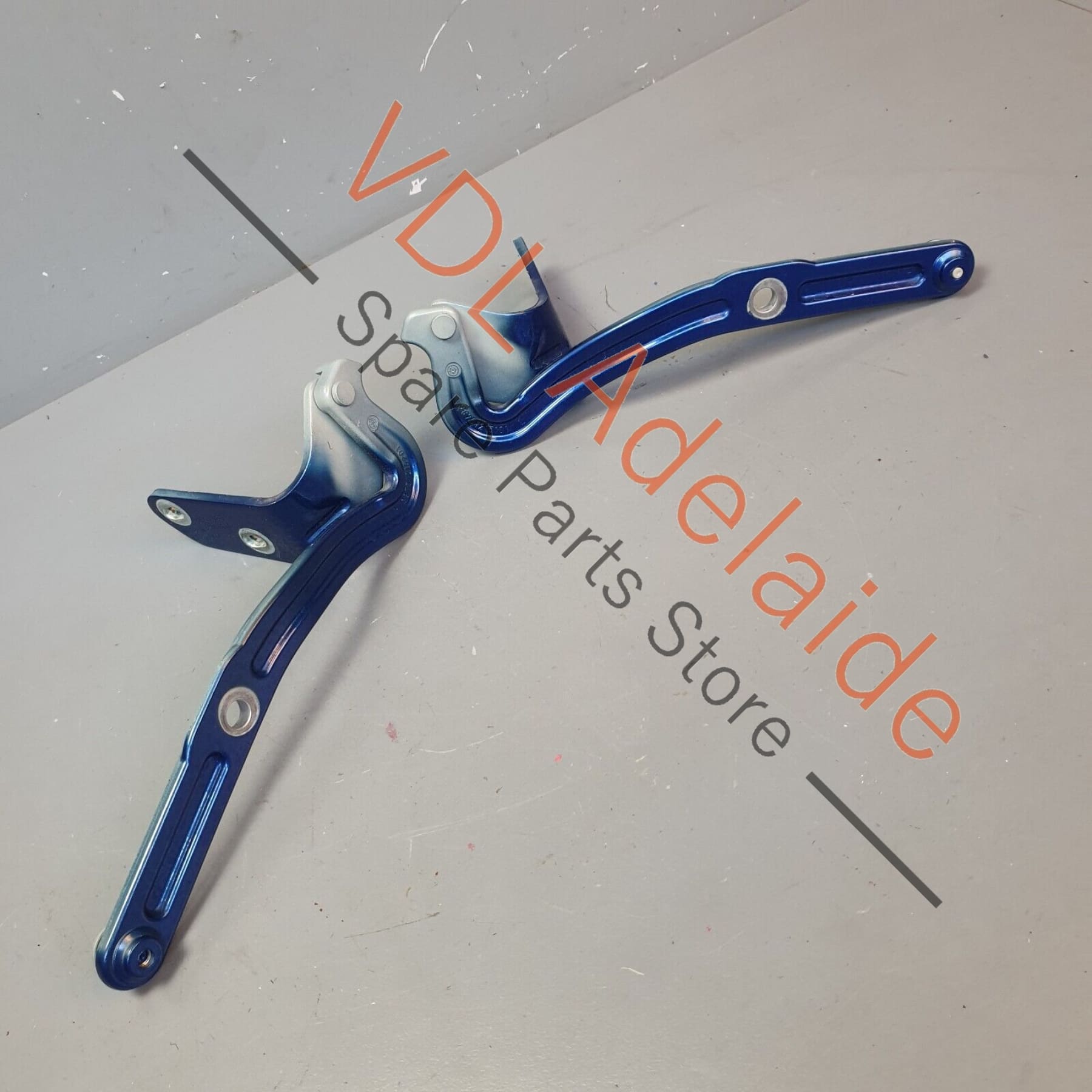 Porsche Cayman R 987 Rear Hatch Hinge Pair 98751215101 98751215201 98751215101