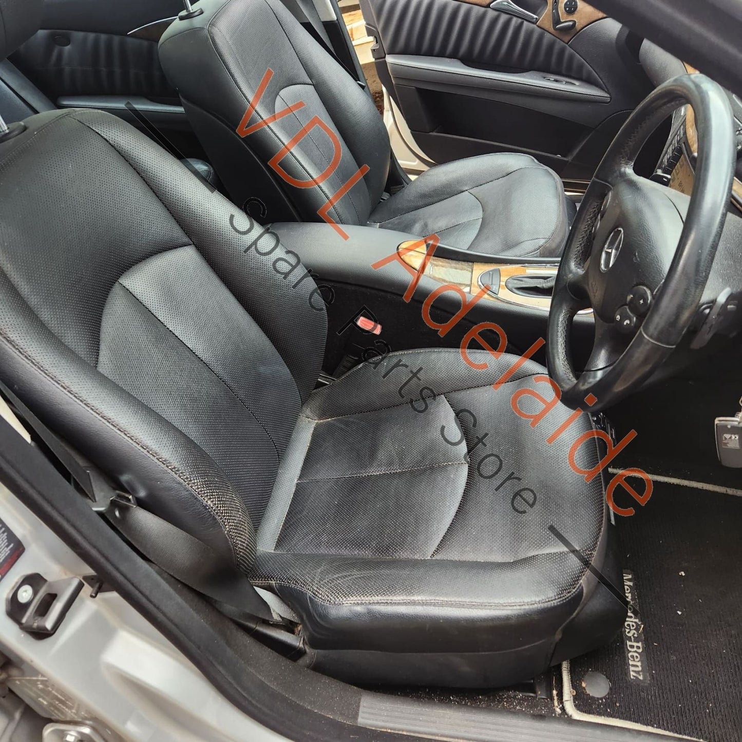 A2118605686  Mercedes W211 E Class Front Right Seatbelt A2118605686