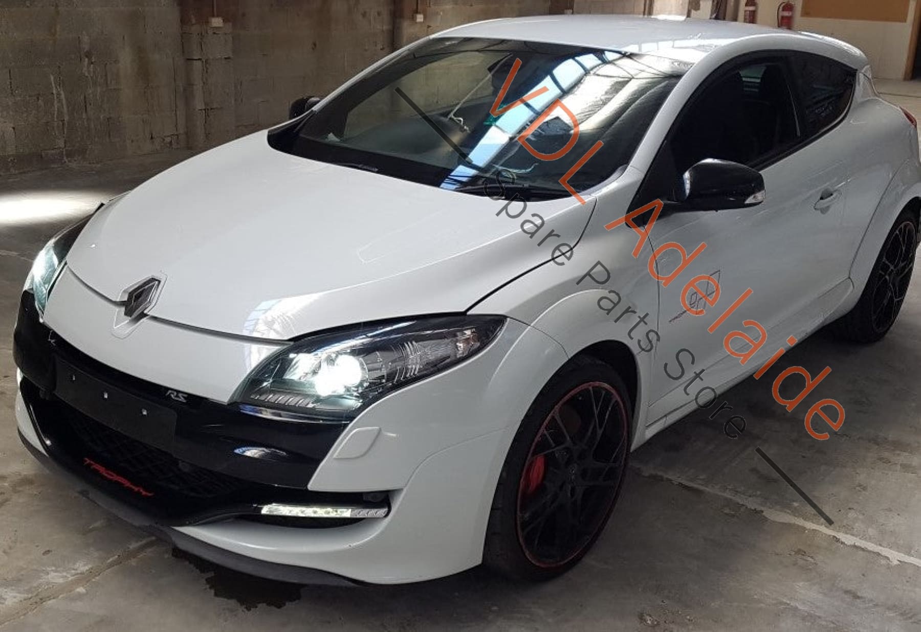 768579138R768570131R Renault Megane Left Side Rear Exterior Body Molding 768579138R 768570131R Blanc Glacier