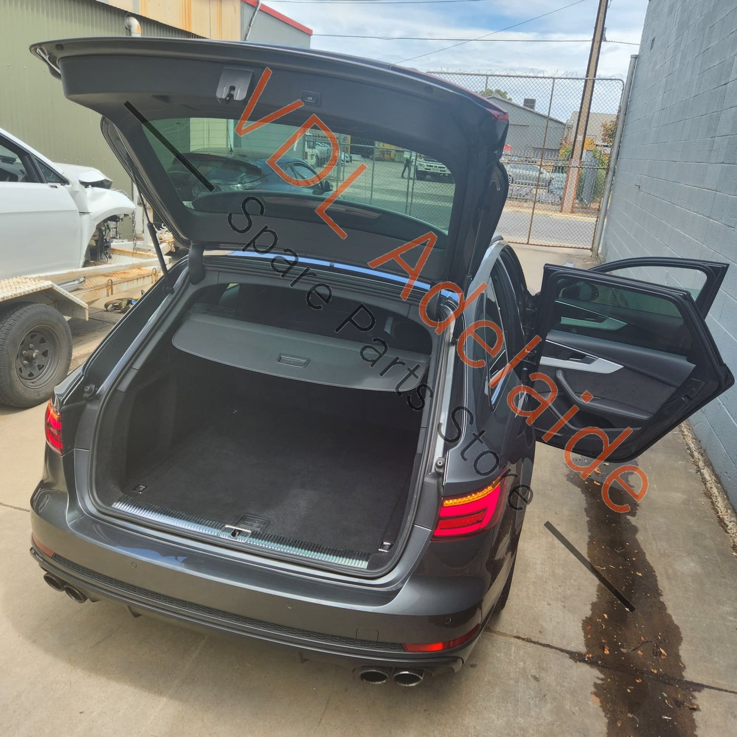 8W9863553B   Audi A4 S4 RS4 B9 Wagon Avant Cover Roller Blind for Boot Trunk Luggage Compartment 8W9863553B