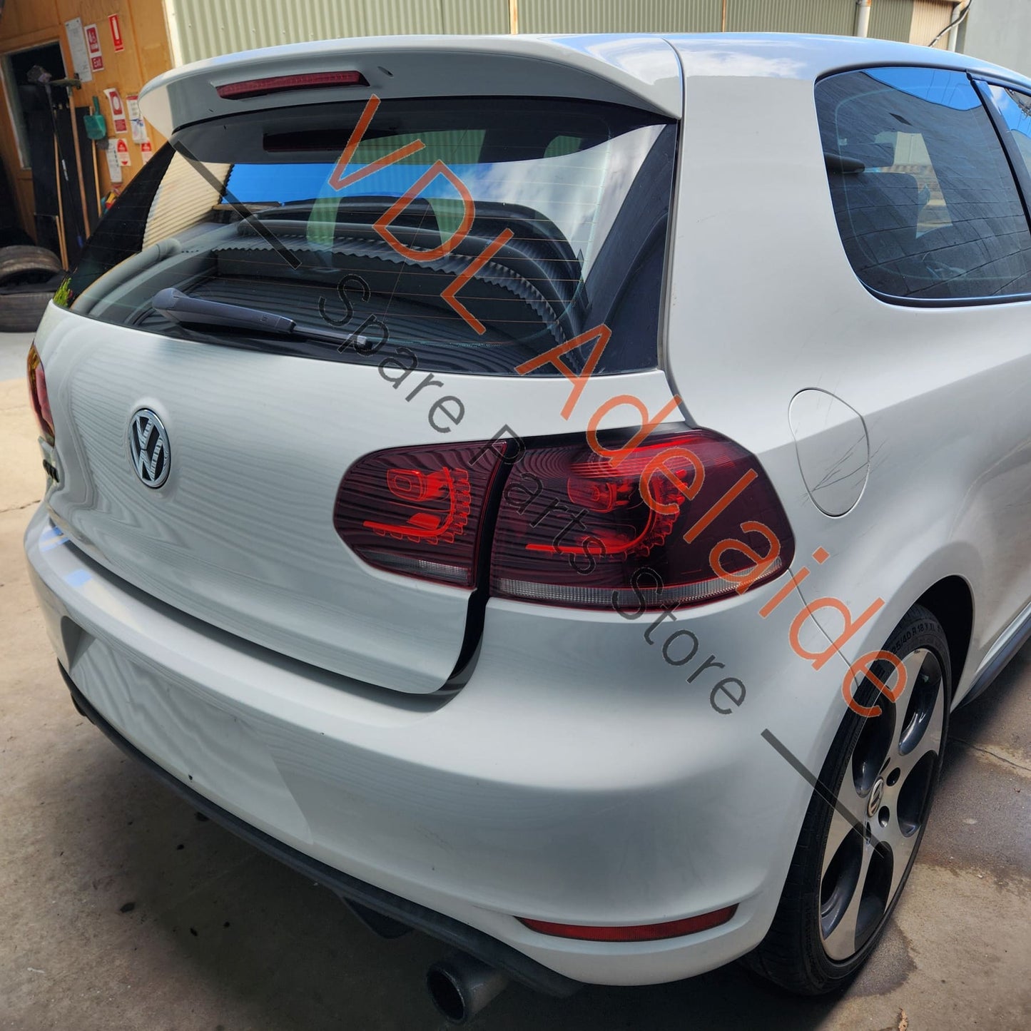 5K6807417GGRU 5K6807521H9B9   VW Golf MK6 Gti Rear Bumper Complete With Diffuser Assembly Candy White B4B4 LB9A