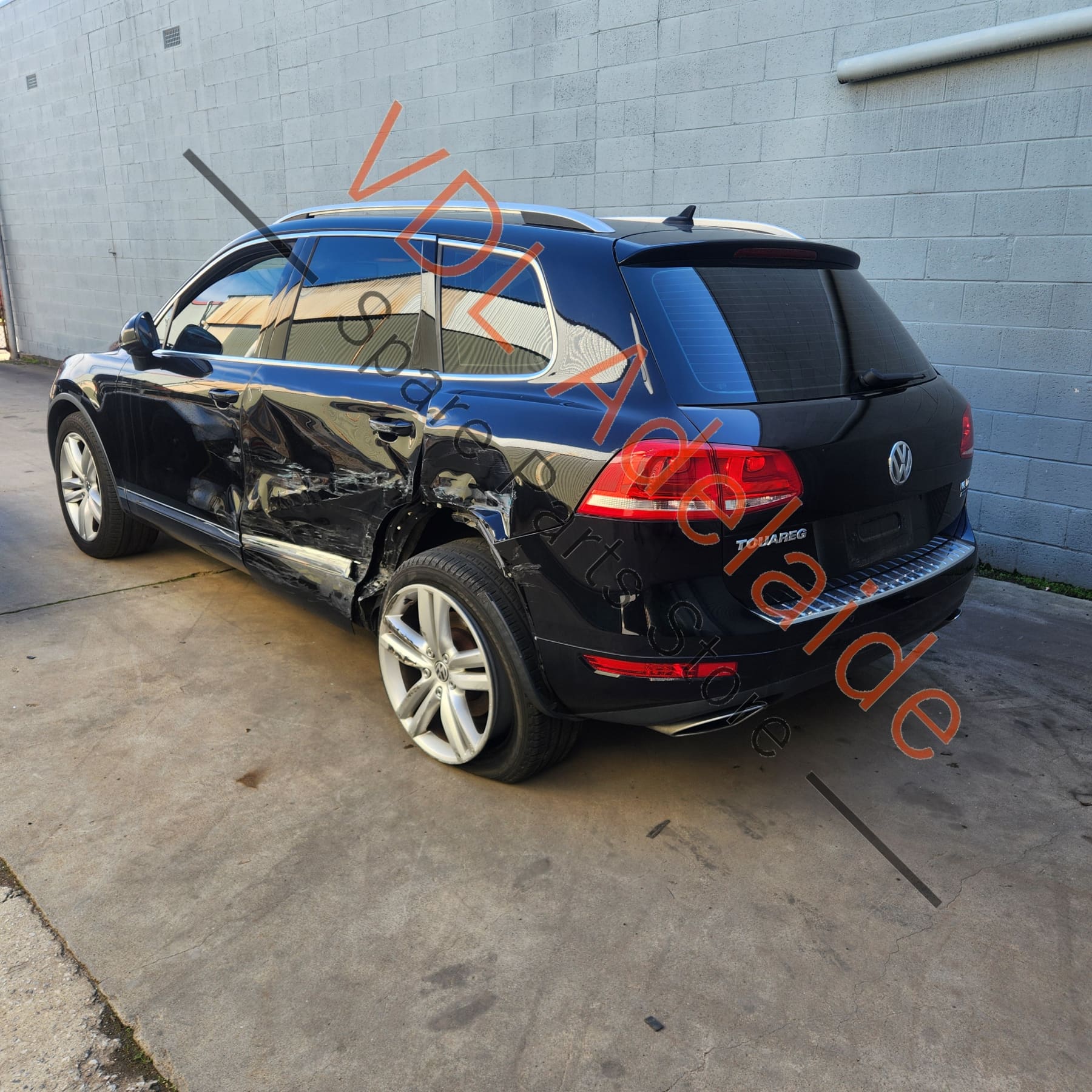     VW Touareg 7P Front Bumper Assembly compelte with grilles etc