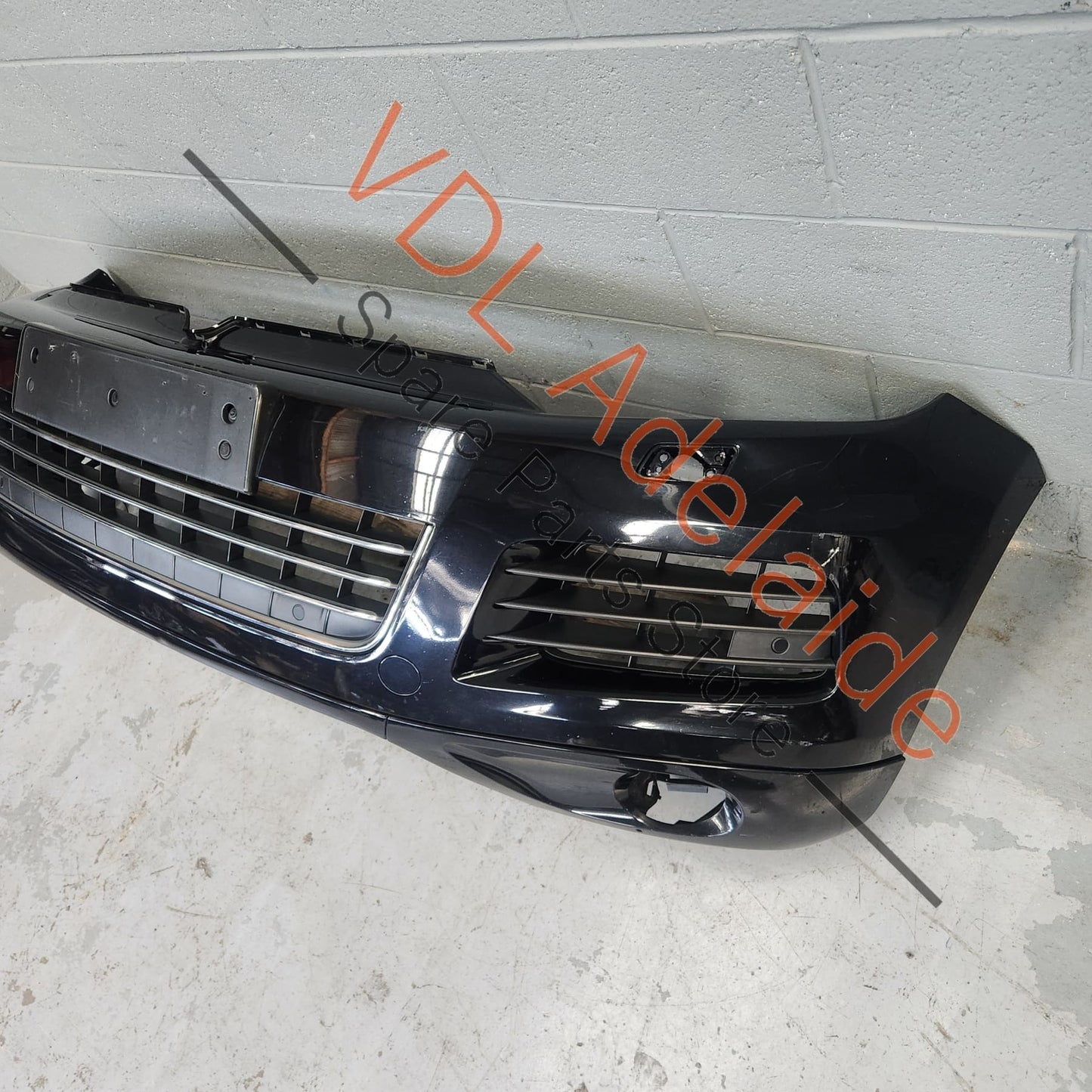     VW Touareg 7P Front Bumper Assembly compelte with grilles etc