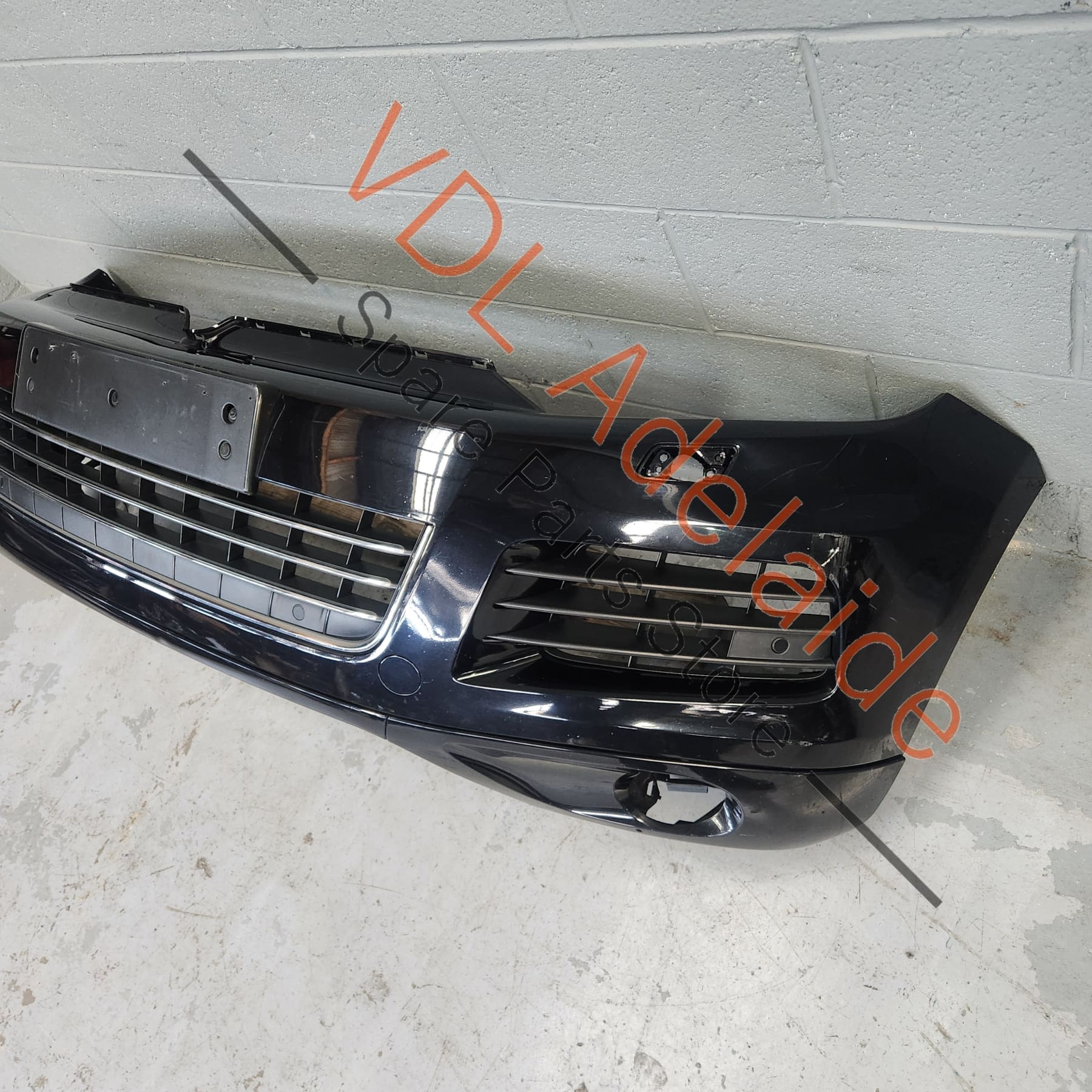     VW Touareg 7P Front Bumper Assembly compelte with grilles etc