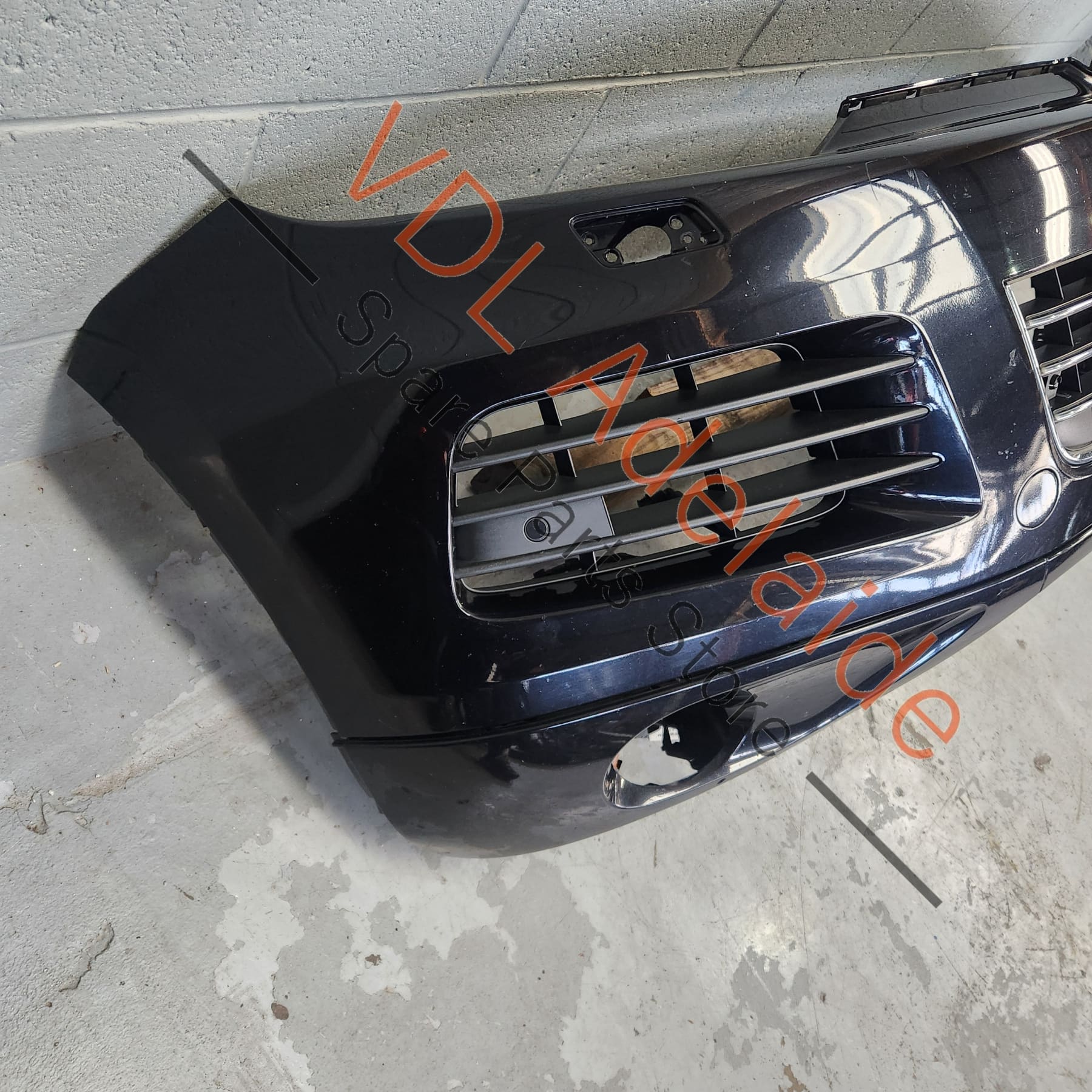     VW Touareg 7P Front Bumper Assembly compelte with grilles etc