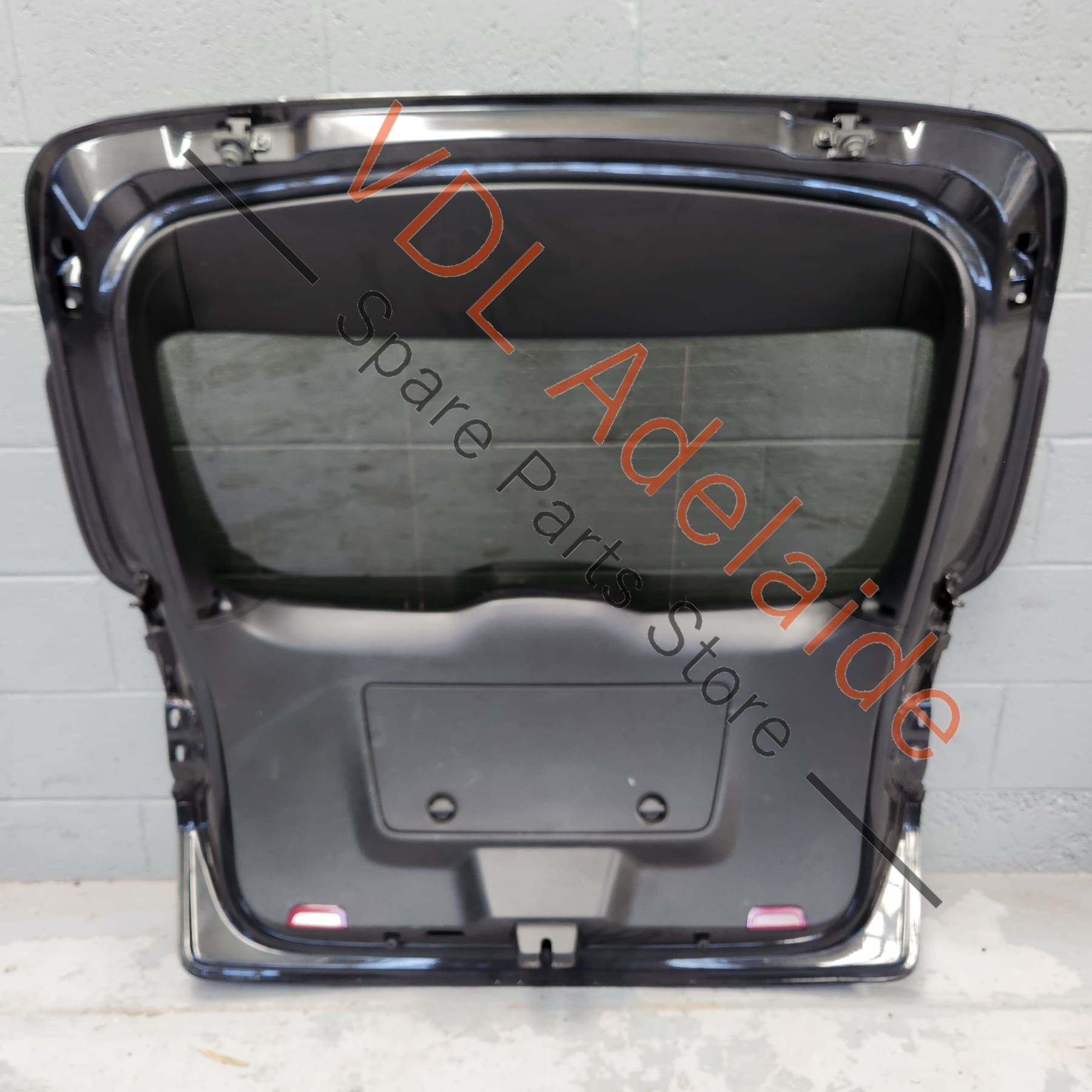 Porsche Panamera Turismo Rear Hatch Boot Trunk Panel Lid 974827025AYGRV 974827025CYGRV     Includes Glass & Badges. 1 x Small dent near number plate mount.