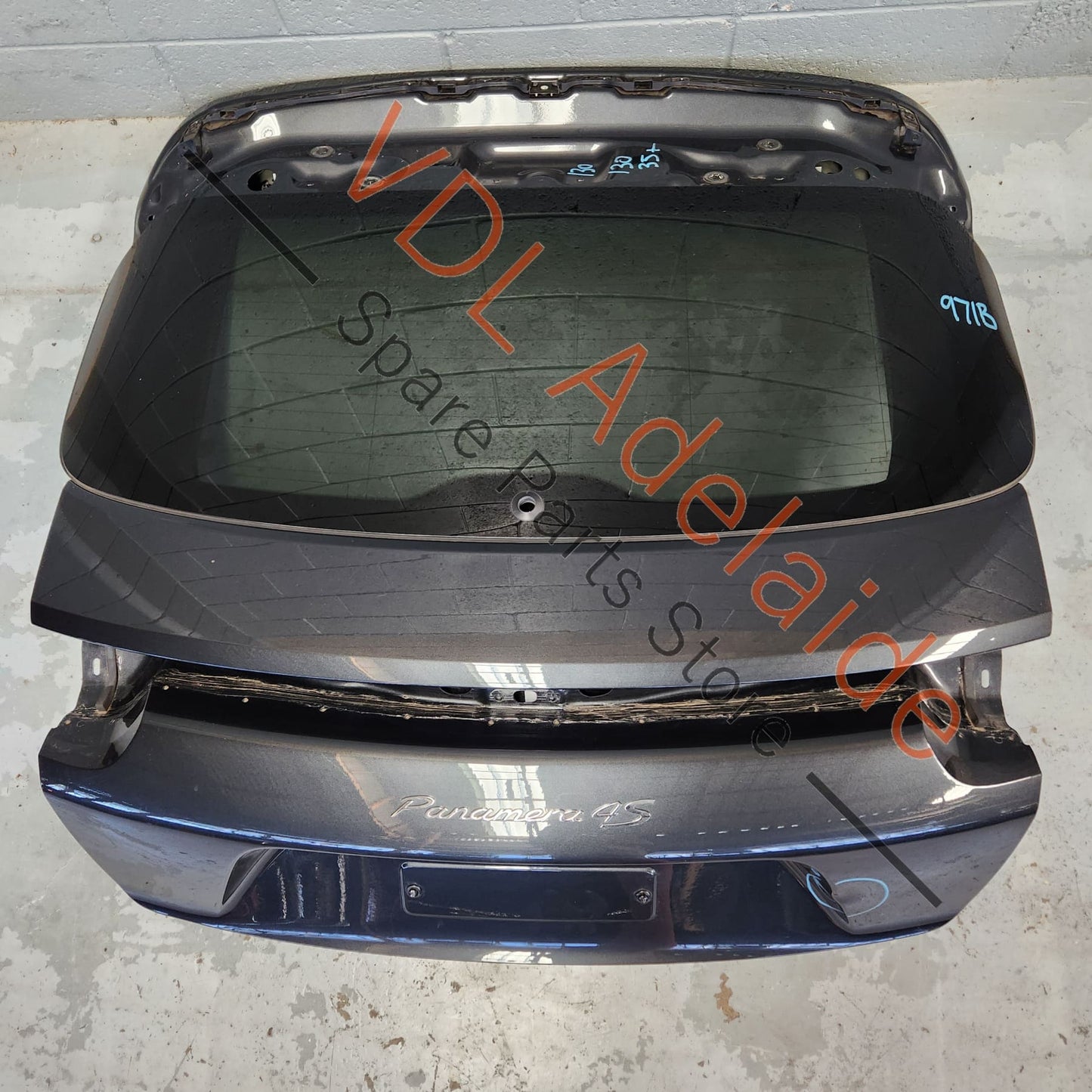 Porsche Panamera Turismo Rear Hatch Boot Trunk Panel Lid 974827025AYGRV 974827025CYGRV     Includes Glass & Badges. 1 x Small dent near number plate mount.