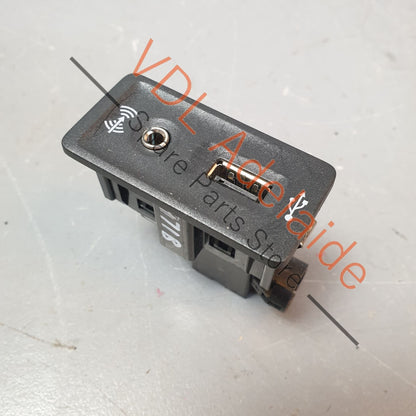 AUX USB Interface Port Socket 5G0035222E 5Q0035724 5G0035222E 5Q0035724     