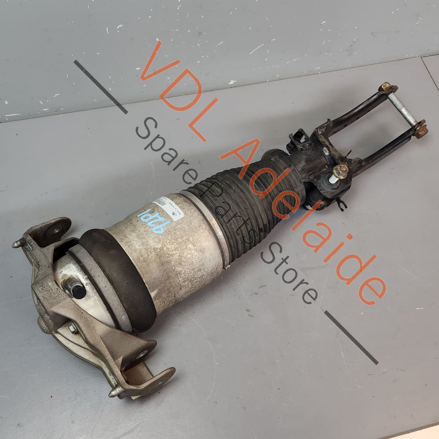 Porsche Cayenne 9PA 955 957 Front Left Air Suspension Strut Shock