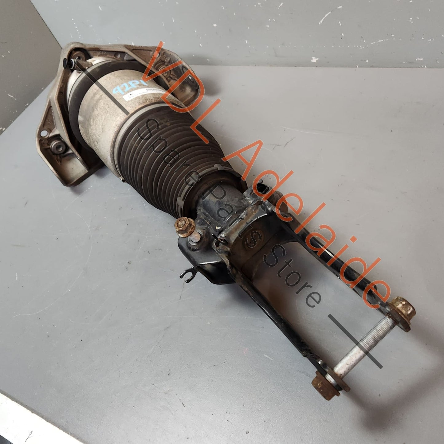 Porsche Cayenne 9PA 955 957 Front Left Air Suspension Strut Shock