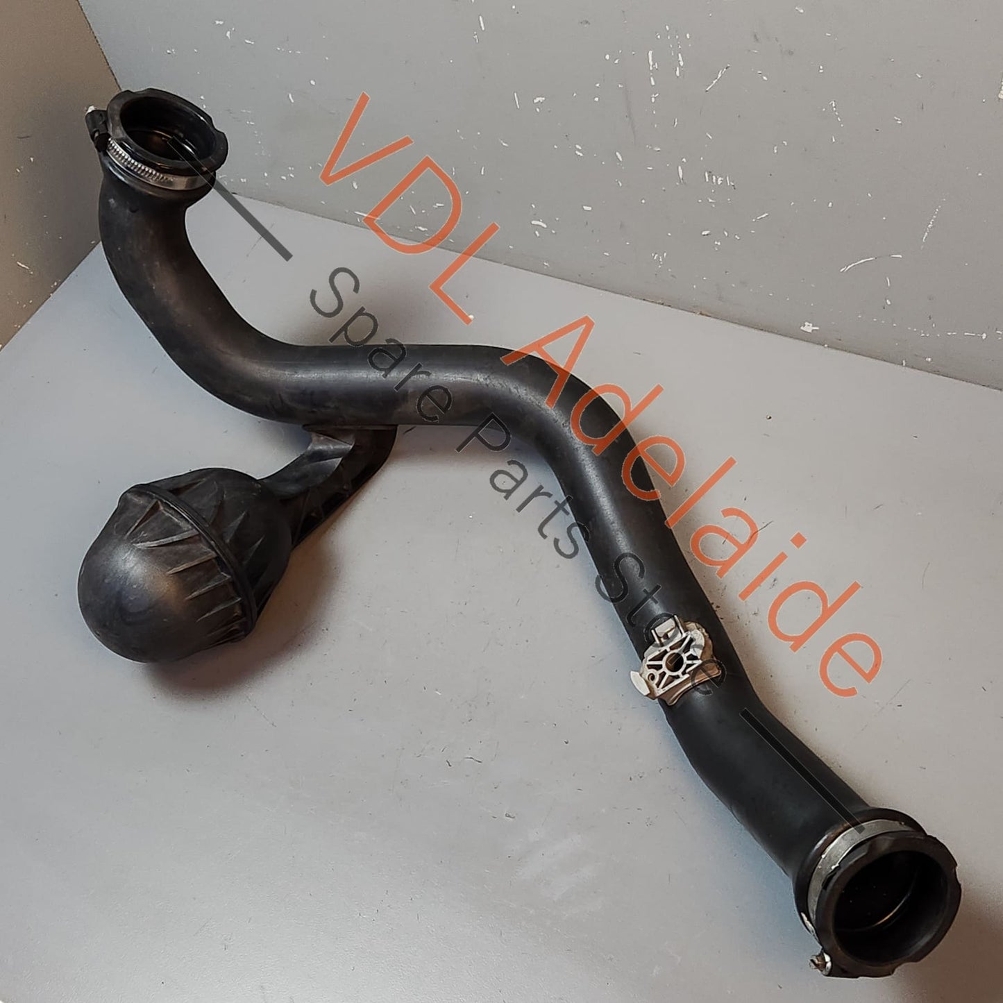 Audi A4 B9 A5 F5 Intercooler Pressure Pipe Left Side 8W0145673L 8W0145673L