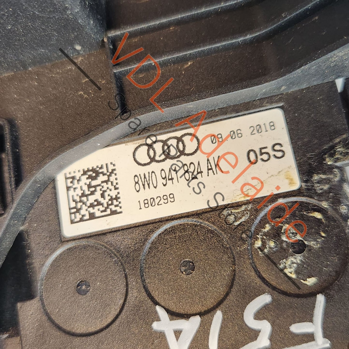 8W0941823E Audi Battery Distribution Fuse Board with Supression Condenser 8W0941823E