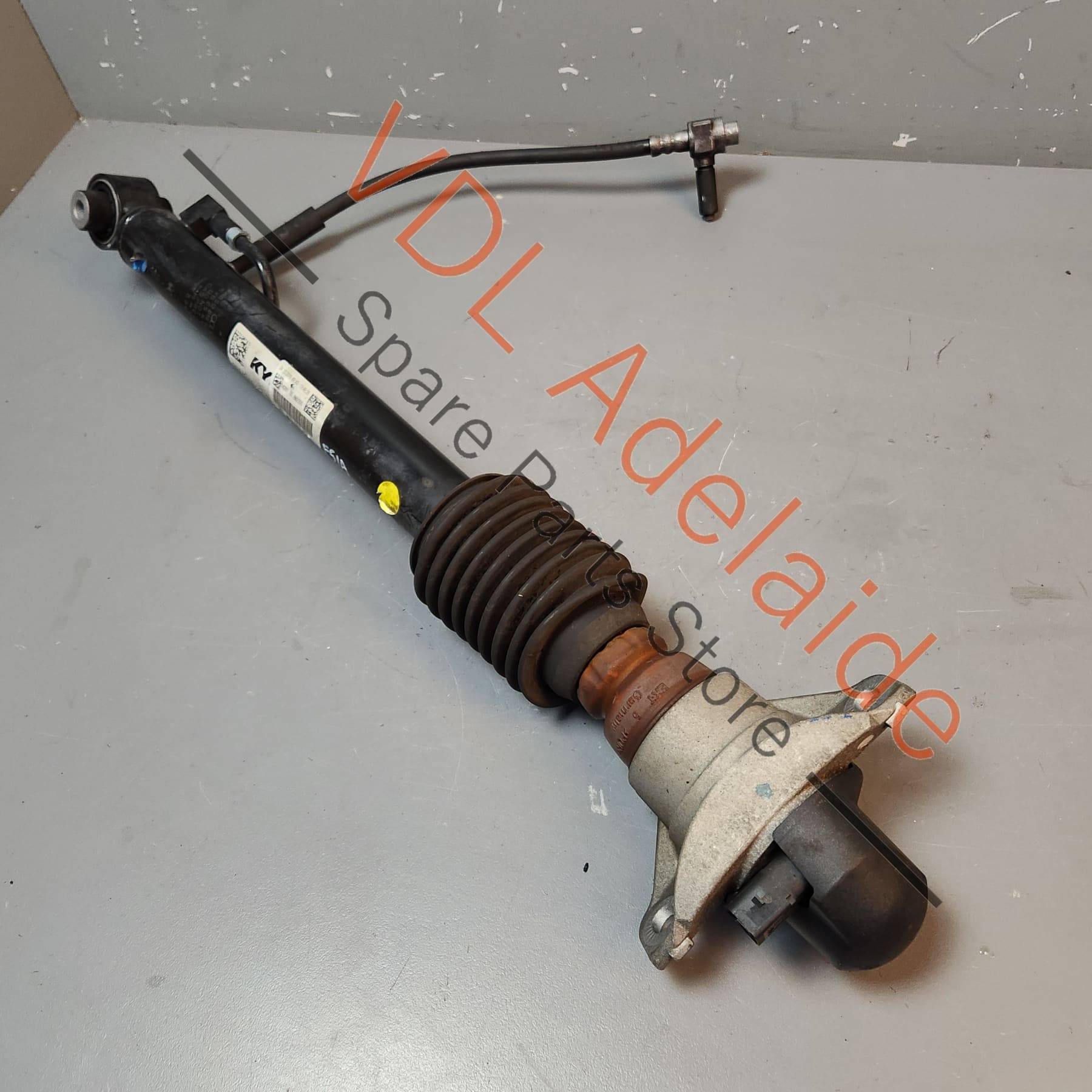 8W0512019B Audi RS5 F5 B9 KYB Rear Left Shock Absorber 8W0512019B 8W0512021AD