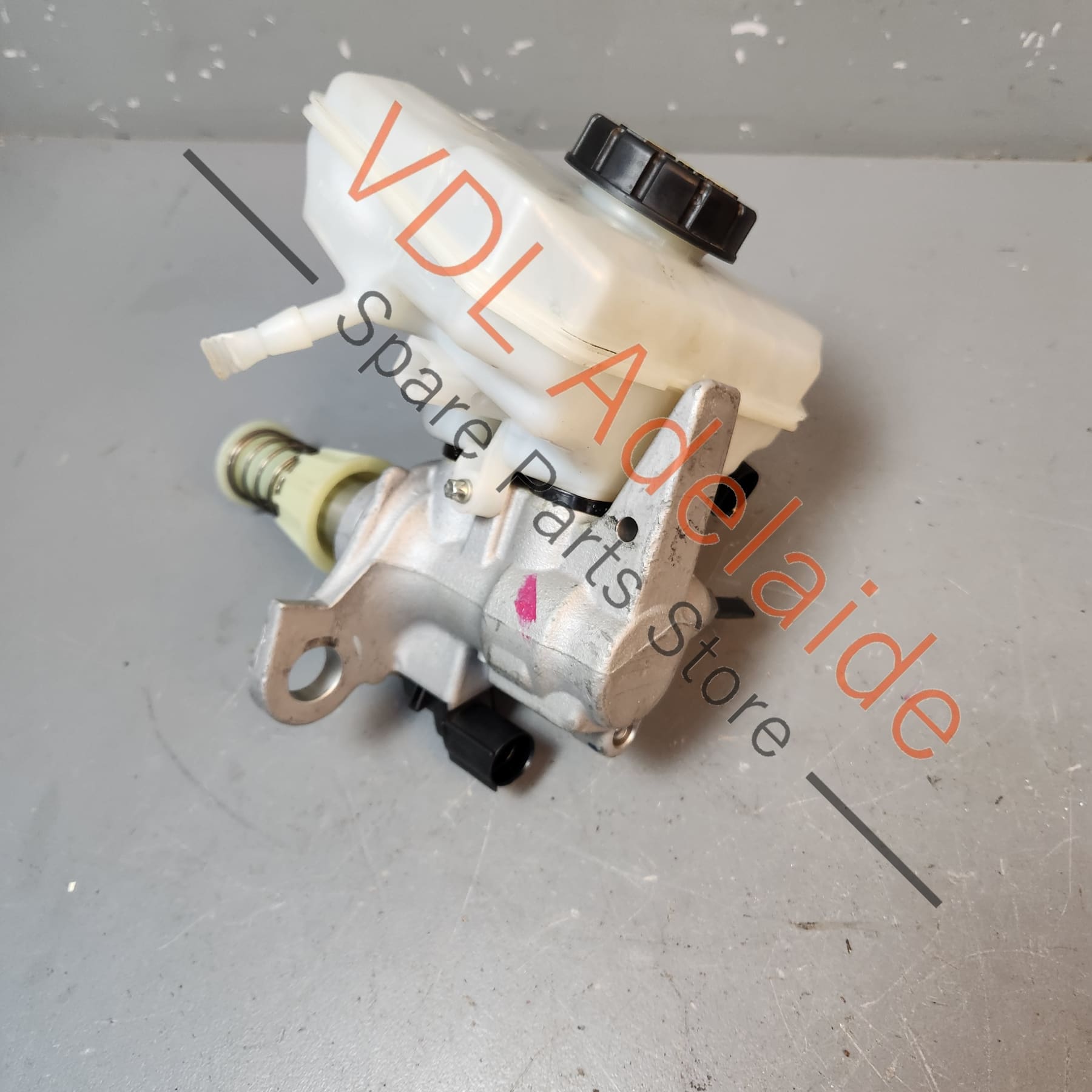 8W0611021 Audi RS5 F5 B9 Brake Master Cylinder 8W0611021 w Reservoir 8W0611301