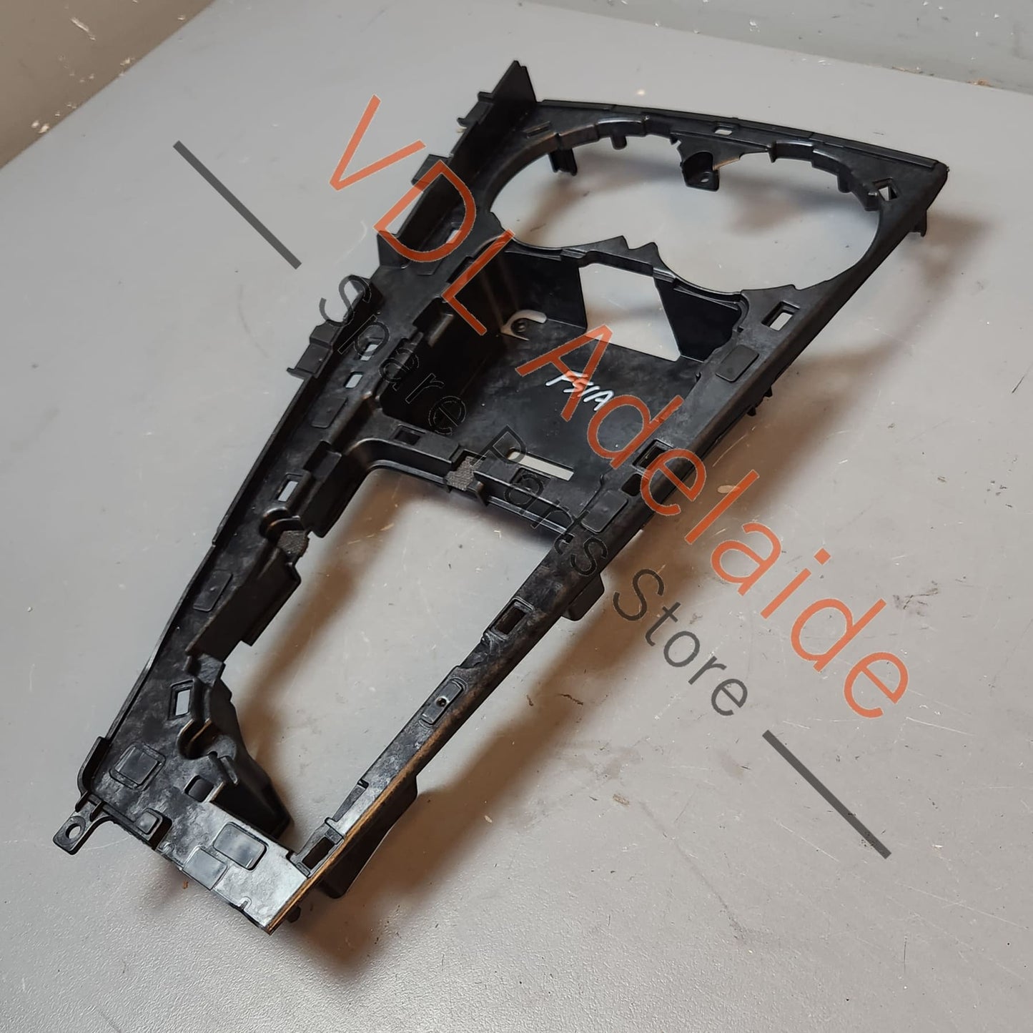 8W2864261A Audi A5 RS5 F5 B9 Cenre Console Trim Mounting Bracket 8W2864261A