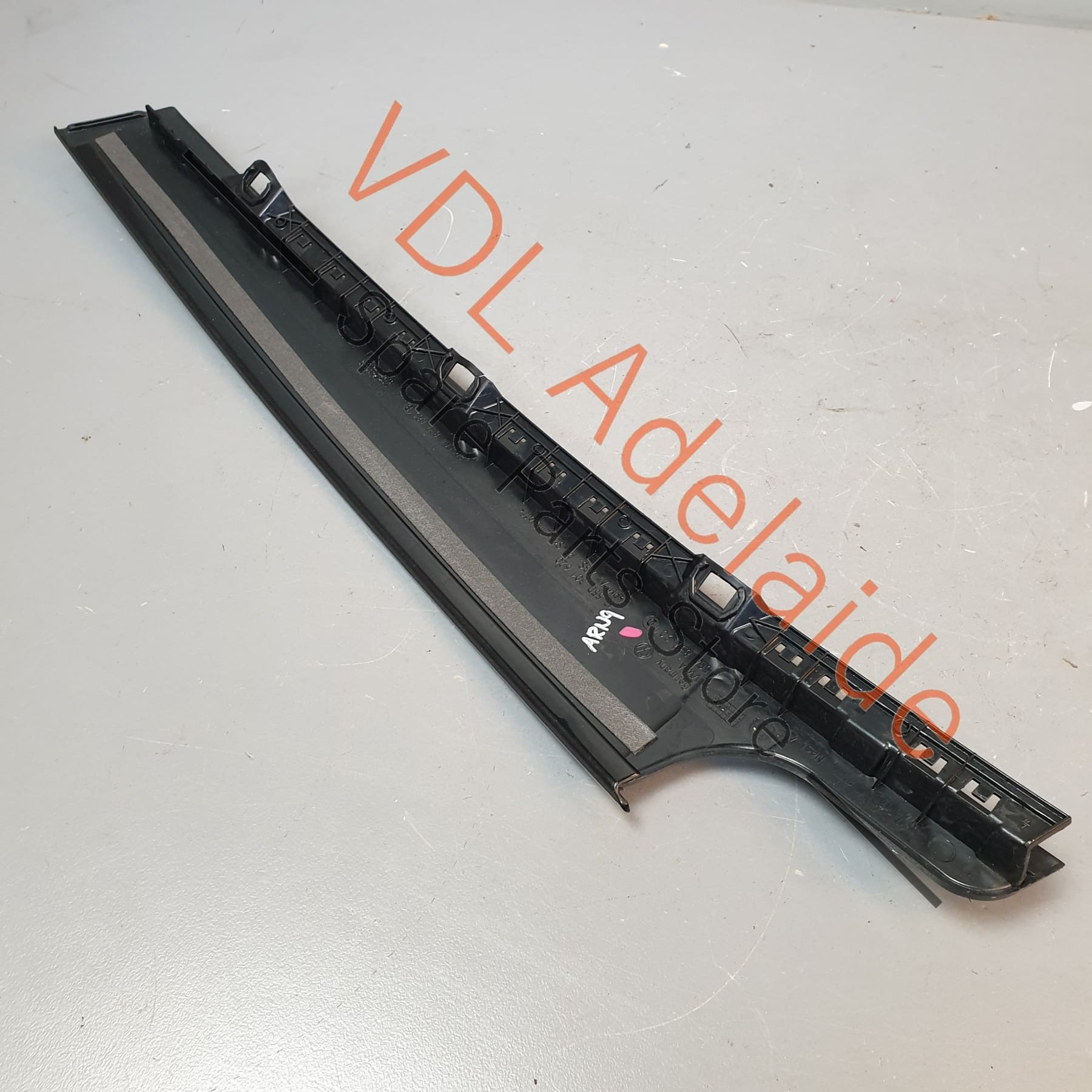 5G6837889B      VW Golf MK7 Gloss Black Exterior Left Front Door B Pillar Trim Molding 5G6837889B