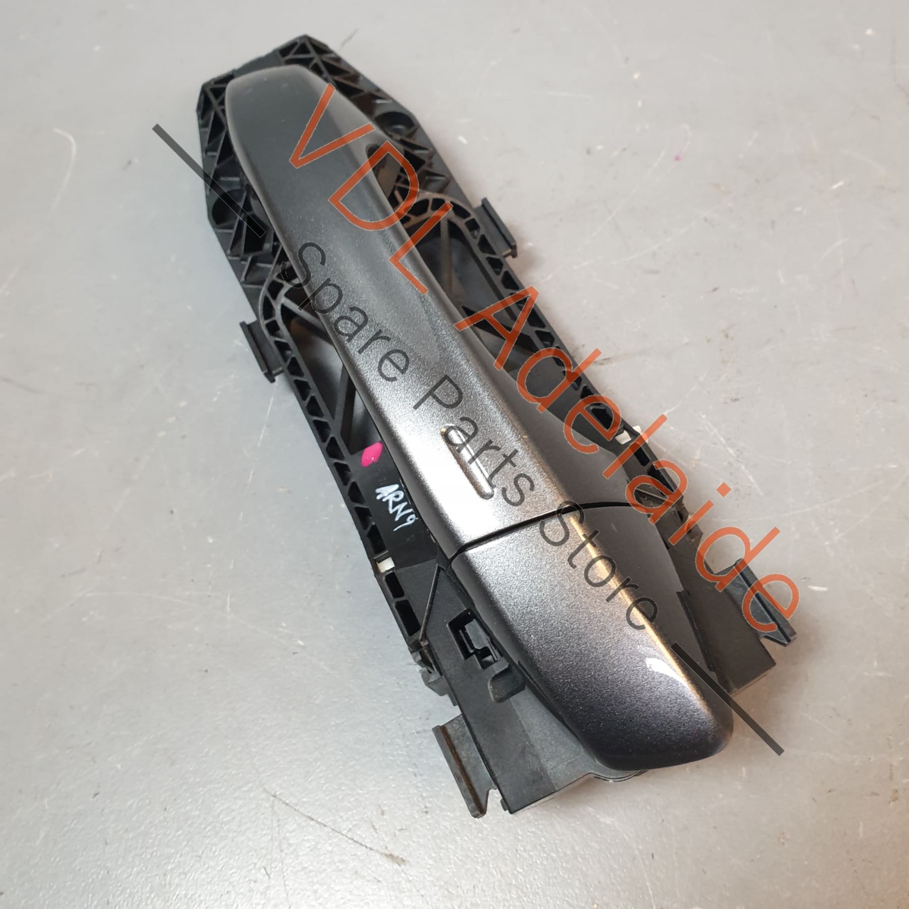 5G0837205N      Volkswagen VW Golf GTi Mk7 Front or Rear Left Side Door Handle Indium Gray LR7H 5G0837205N