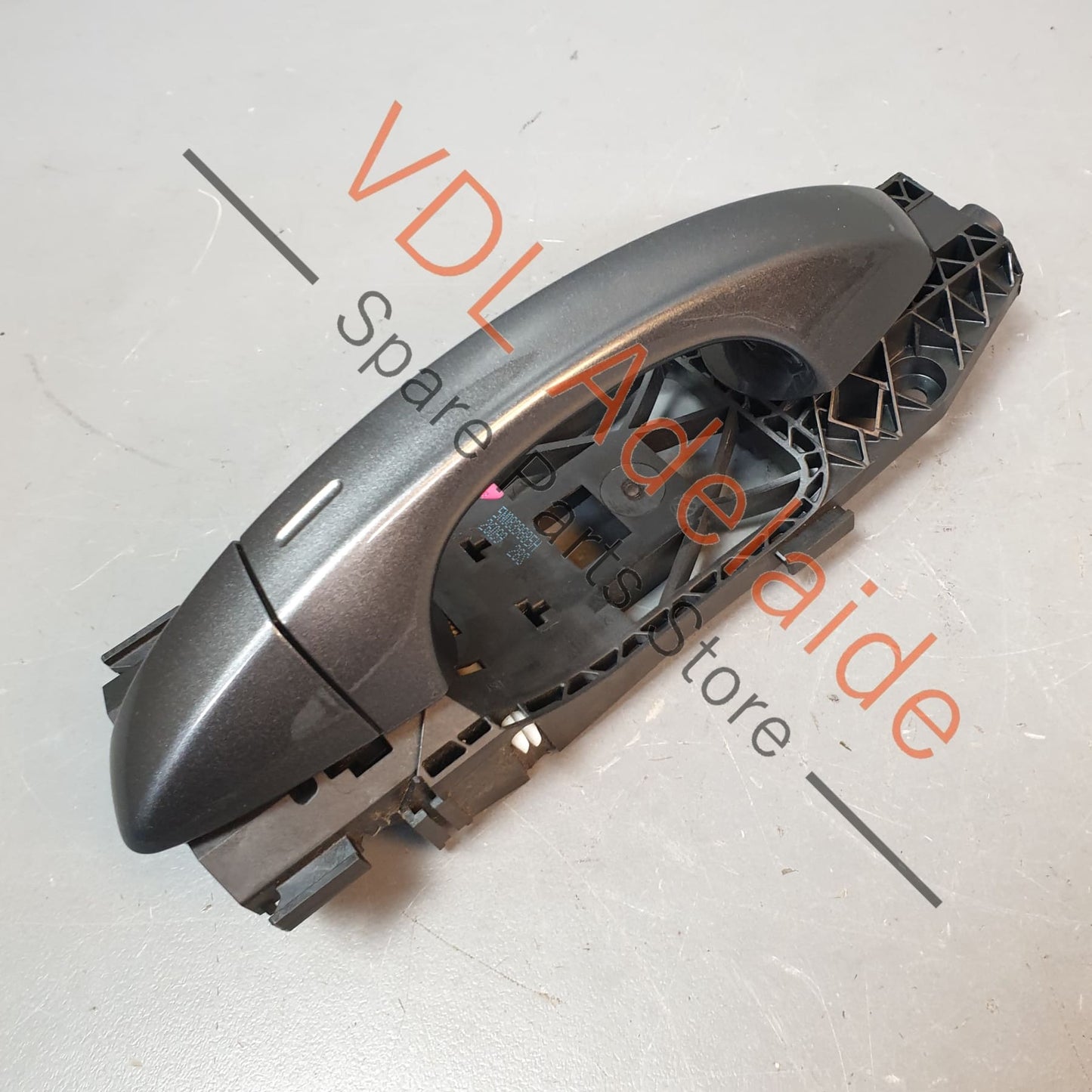 5G0837205N      Volkswagen VW Golf GTi Mk7 Front or Rear Left Side Door Handle Indium Gray LR7H 5G0837205N