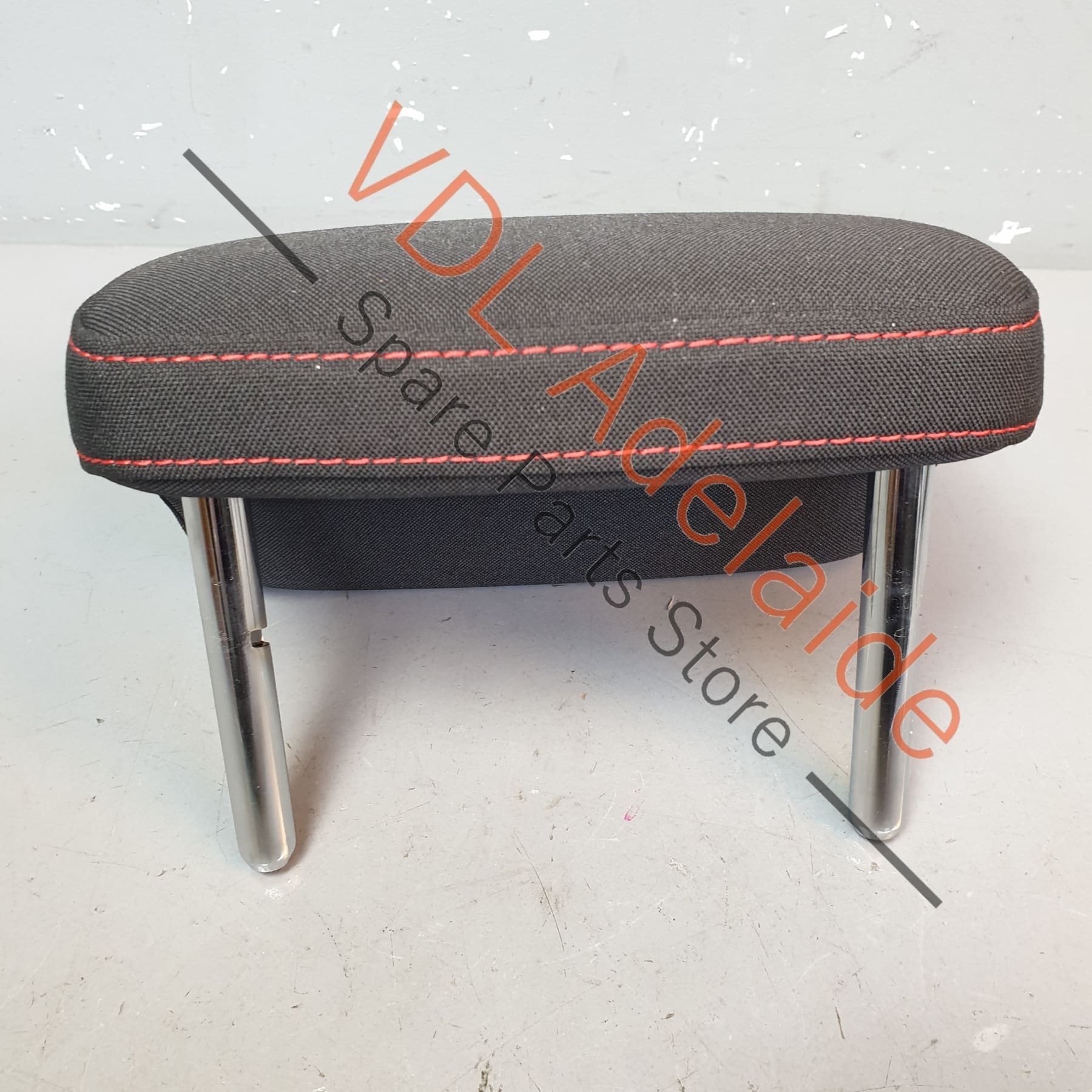 5G0885902QBDL      VW Golf MK7 Gti Rear Centre Middle Headrest Cloth w Red Stitch 5G0885902Q  BDL