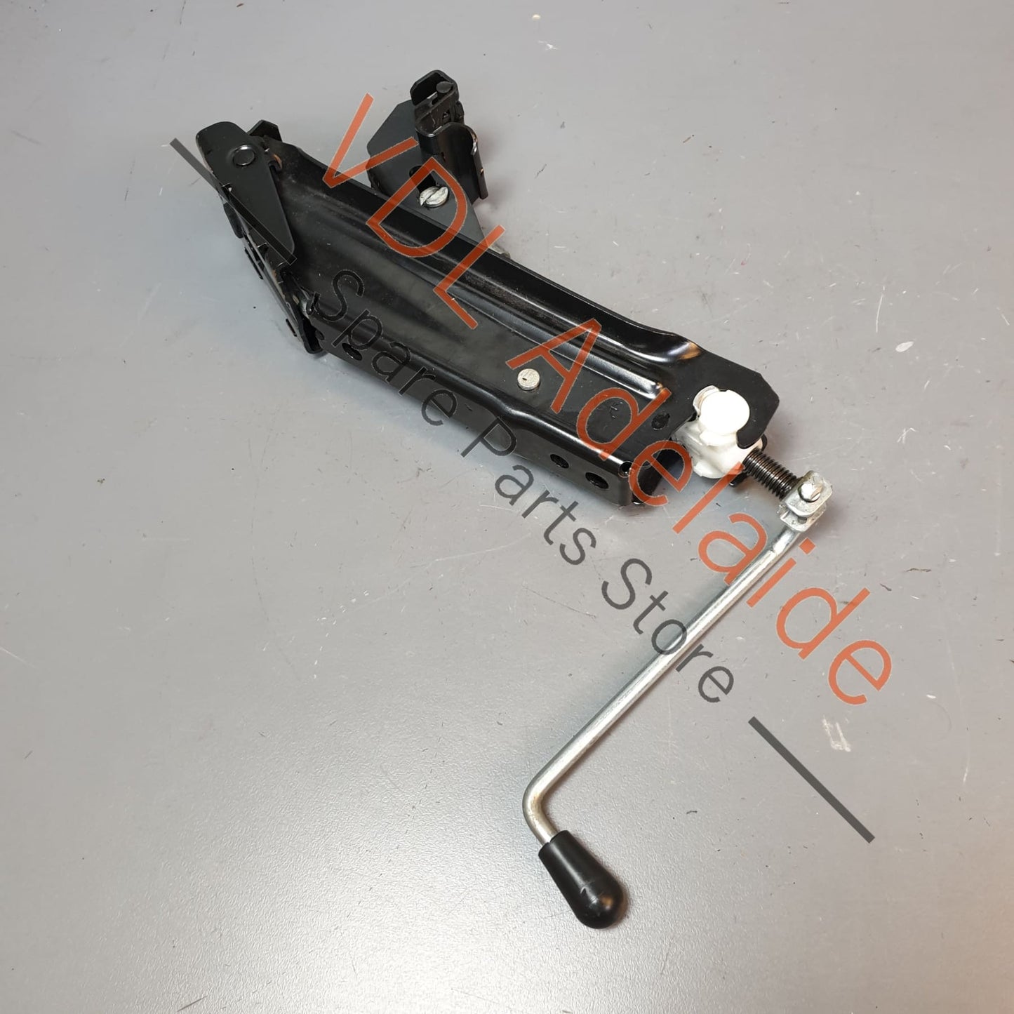 1K0011031P  Audi A3 S3 8P Emergency Flat Tyre Jack Tool 1K0011031P