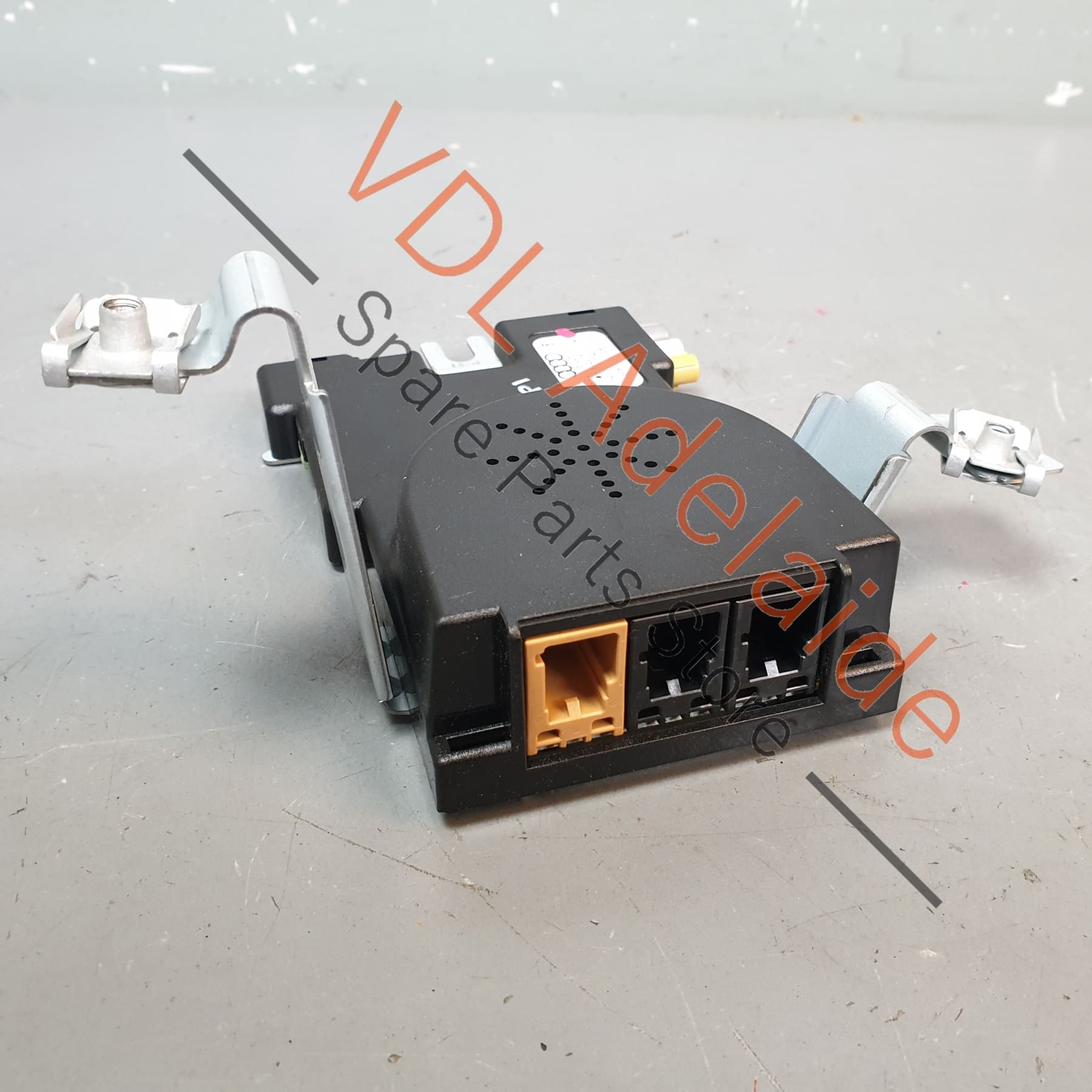 8P4035225  Audi Aerial Amplifier for vehicles with Navigation 8P4035225