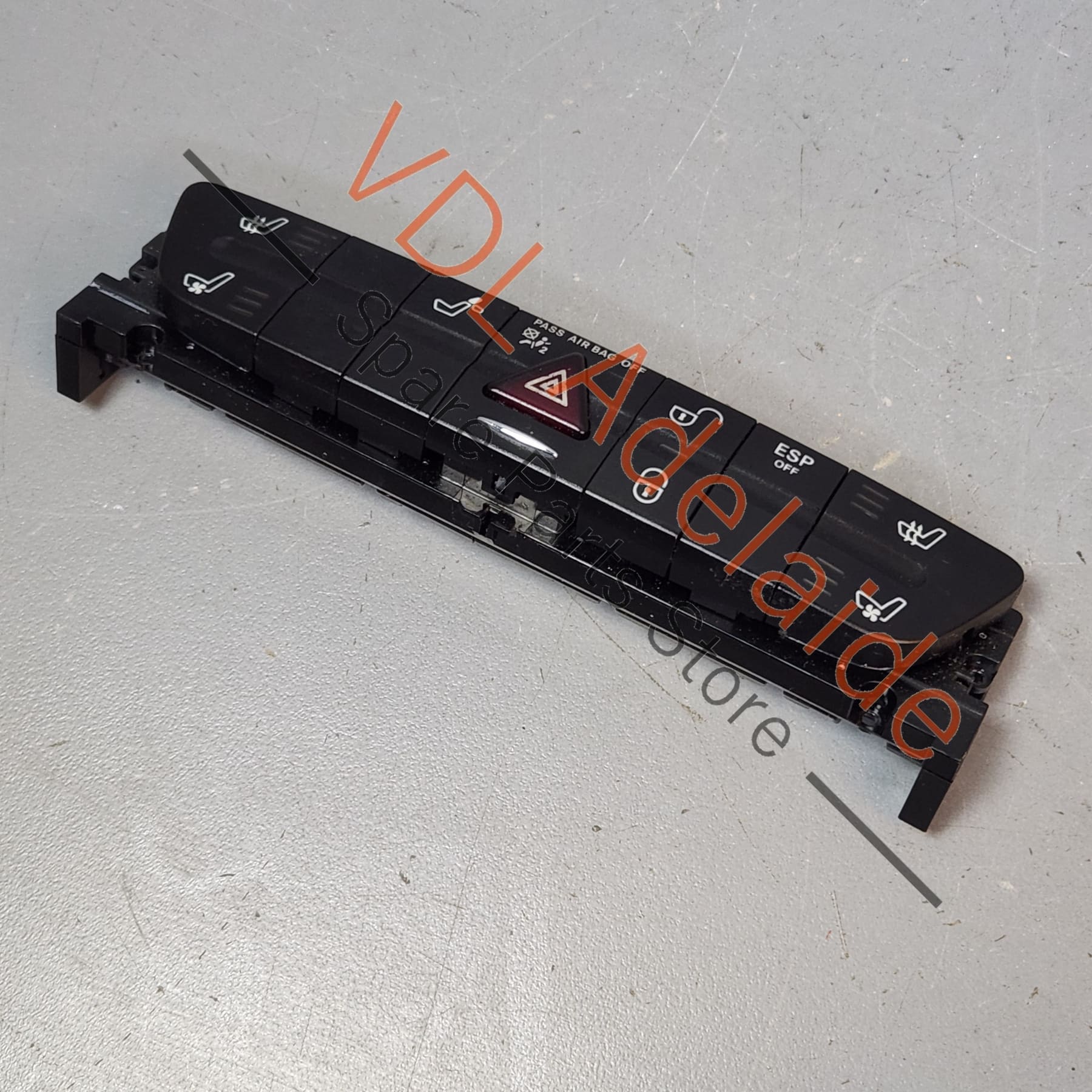 A2118218658 2118218658 Mercedes W211 E Class Dash Switch Block for Seat Heat & Cooling Hazards Lock Unlock A2115450804