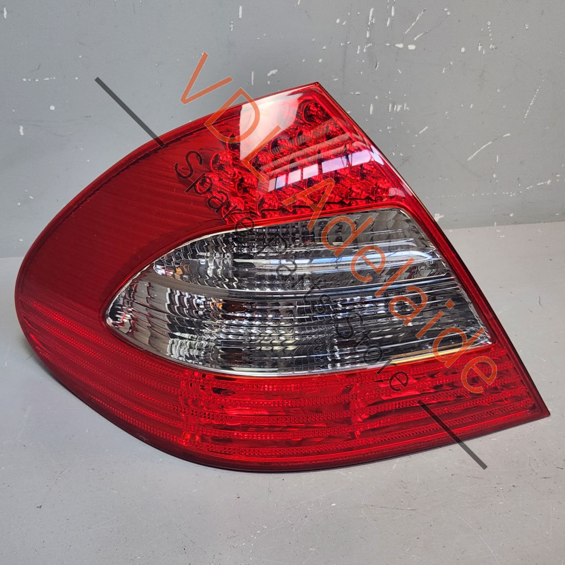 W211 store rear light