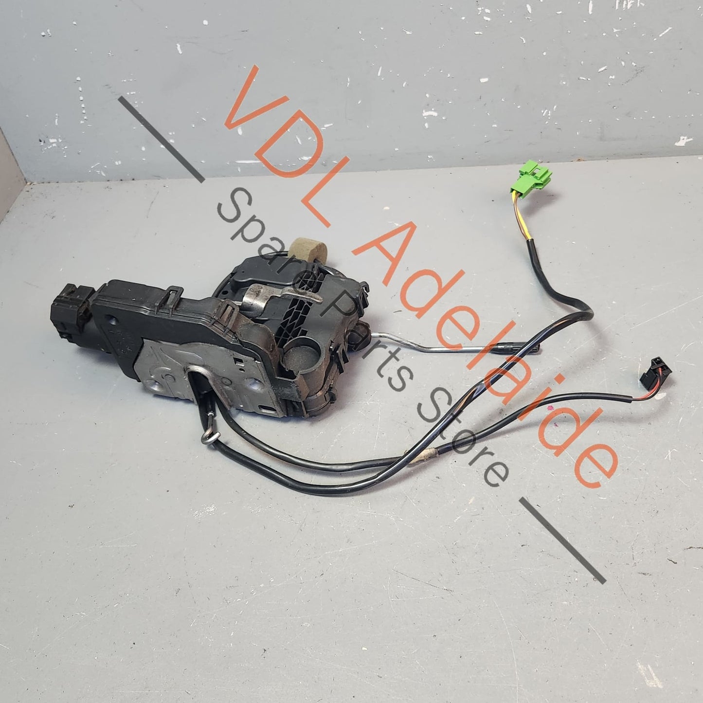 A2117201135  Mercedes W211 Keyless Go Entry Front Left Door Lock Module Mechanism A2117201135