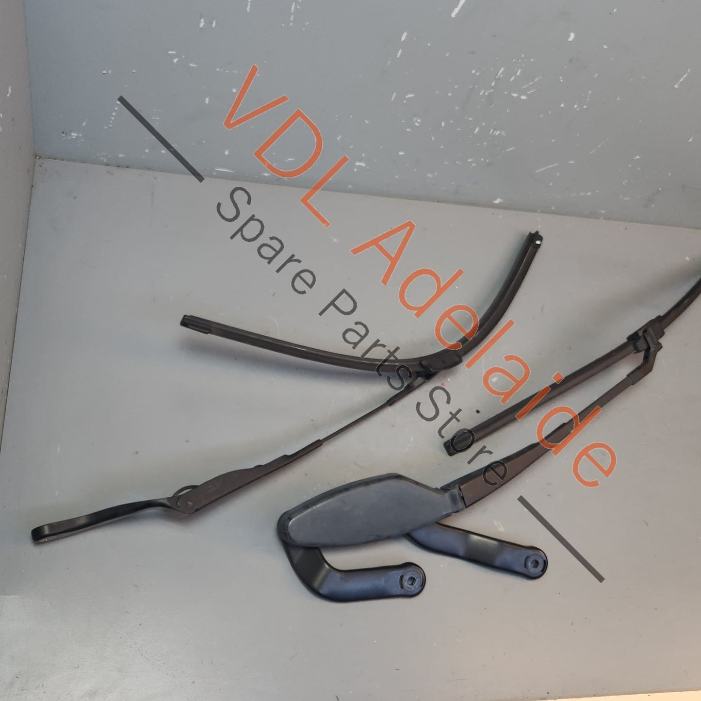 A 211 820 07 44 A 211 820 14 44 Mercedes W211 Complete Windscreen Wiper Arm Set for RHD A2118200744 A2118201444