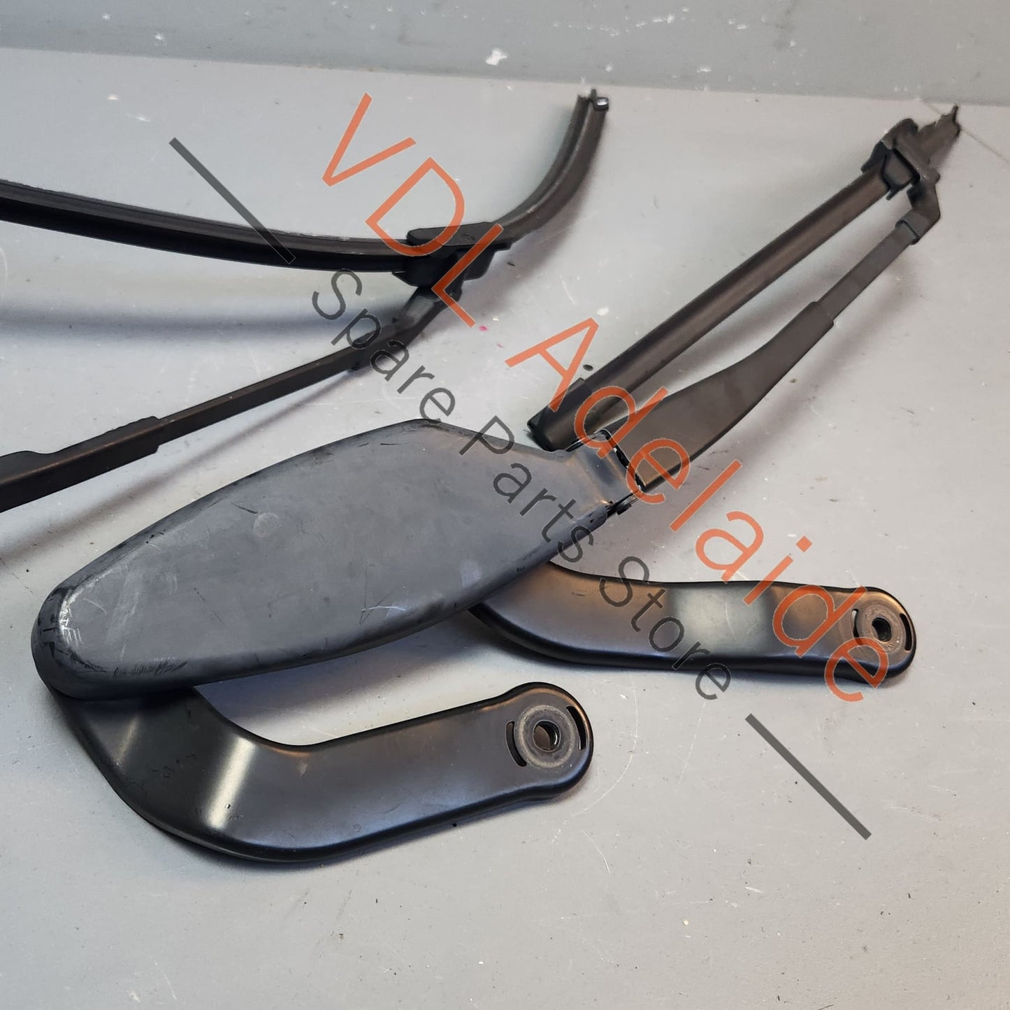 A 211 820 07 44 A 211 820 14 44 Mercedes W211 Complete Windscreen Wiper Arm Set for RHD A2118200744 A2118201444