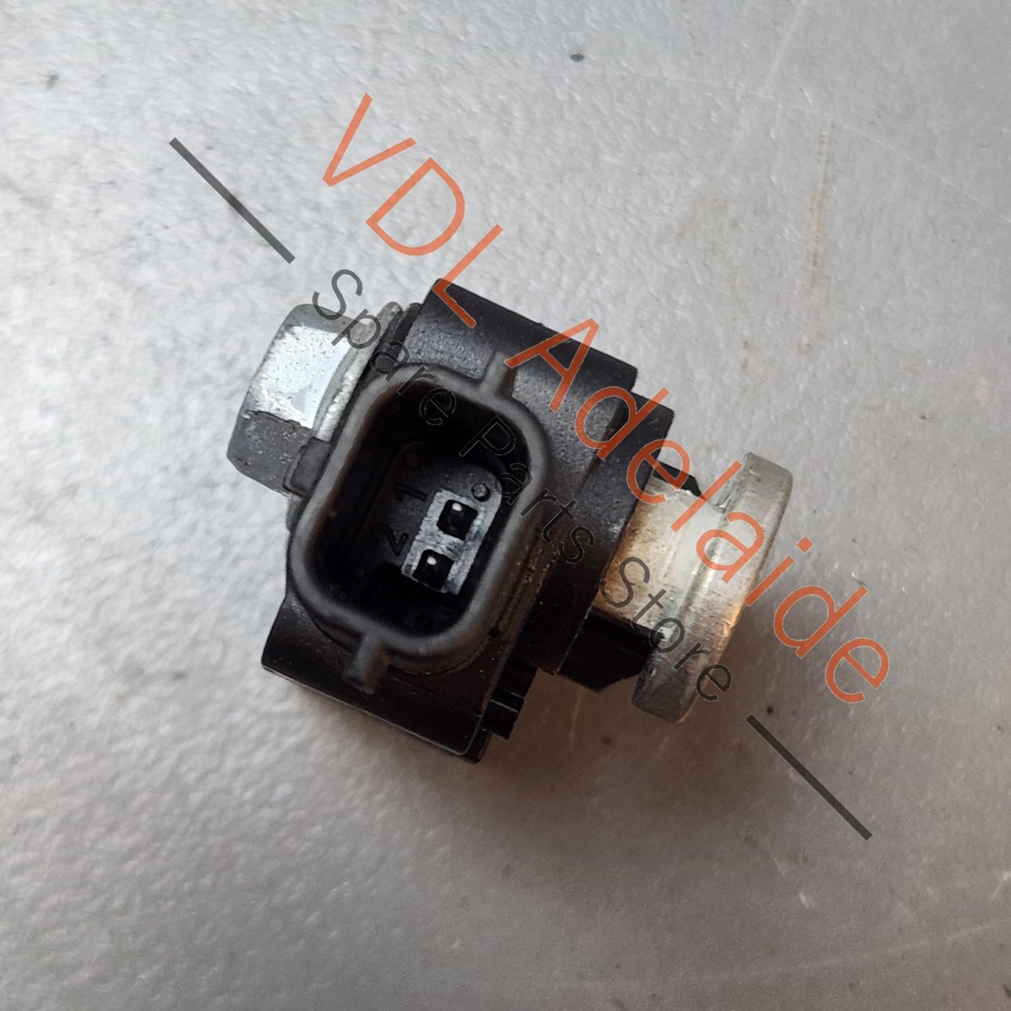 988333198R  Renault Crash Sensor Black 988333198R