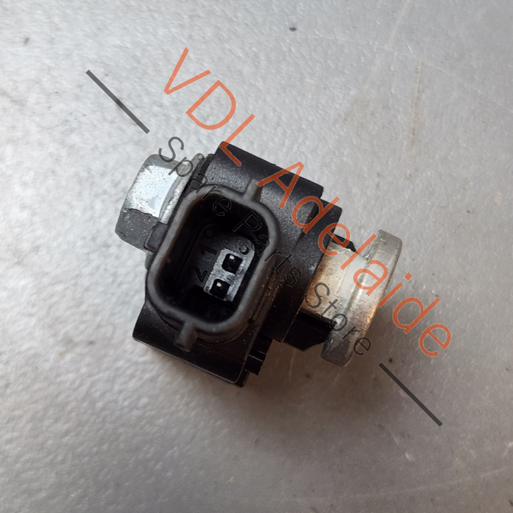 988333198R  Renault Crash Sensor Black 988333198R