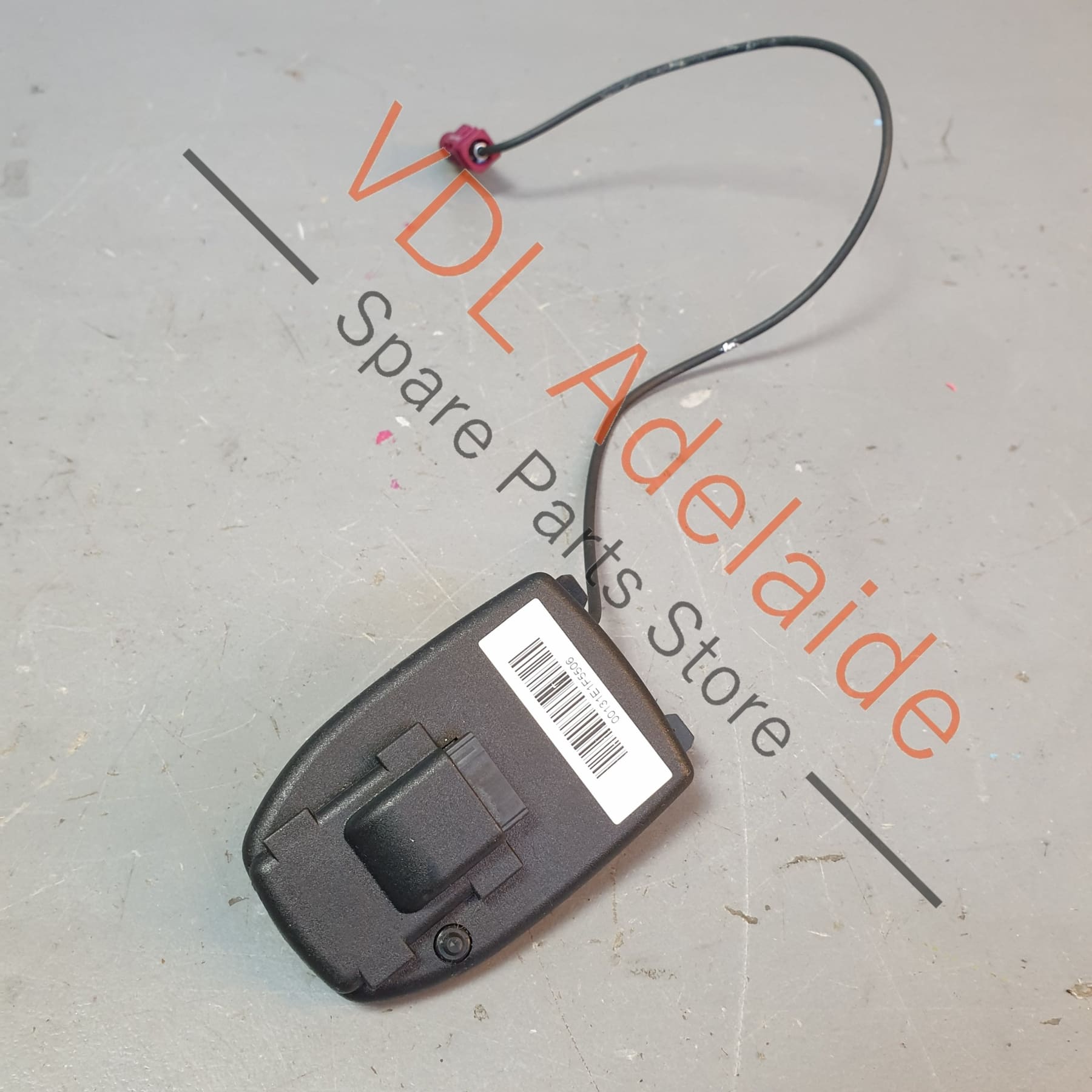 A2048201211    Mercedes W164 Bluetooth Receiver Connection Plug Socket A2048201211