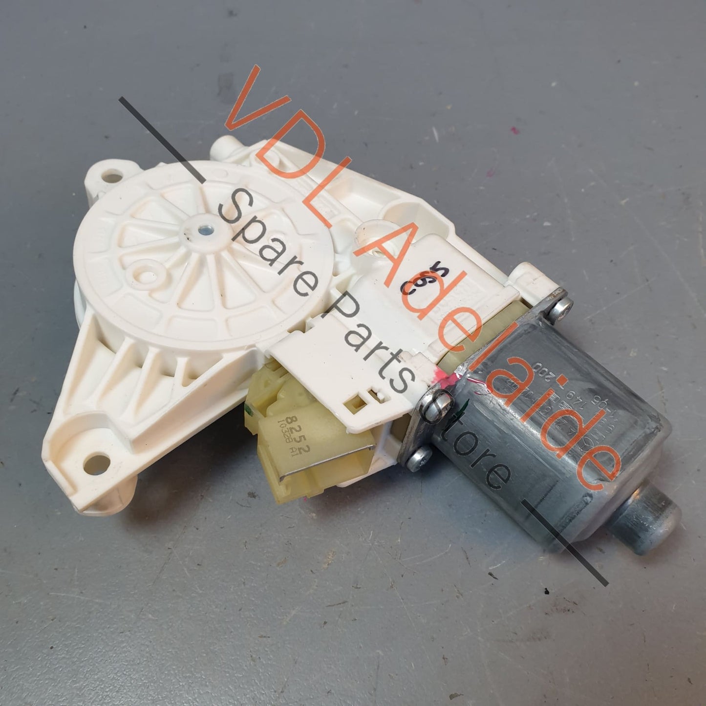 A2518200208    Mercedes W164 Window Stepper Regulator Motor Rear Right A2518200208