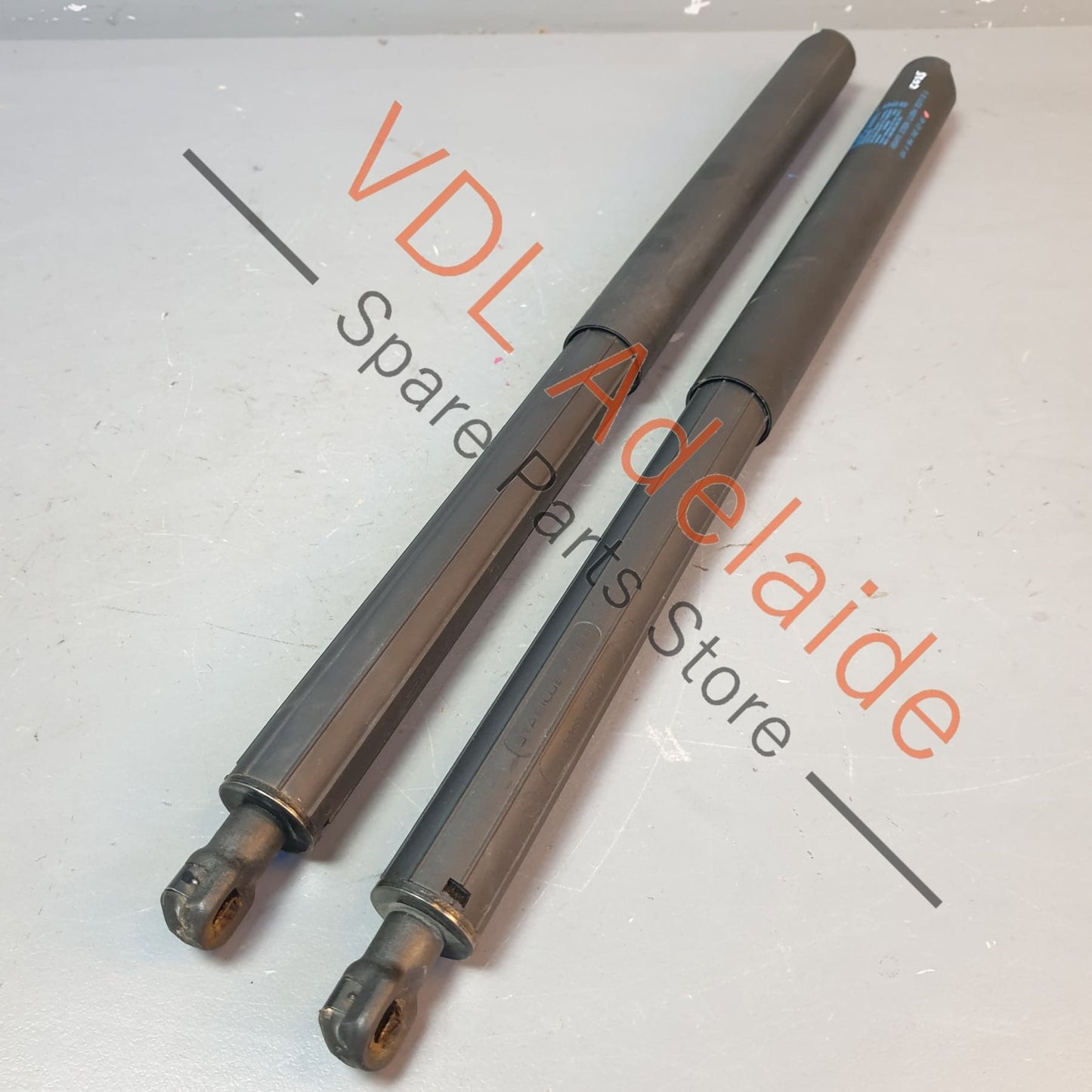 A1647400346    Pair of Mercedes W164 Tailgate Lift Gas Struts A1647400346