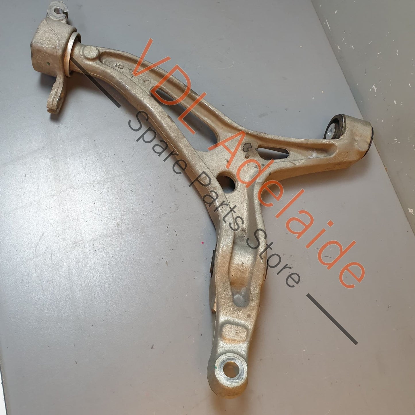 A1643303007 62367106 A1643303507  Mercedes W164 Front Right Lower Control Arm LCA Suspension Wishbone A1643303007 A1643303507