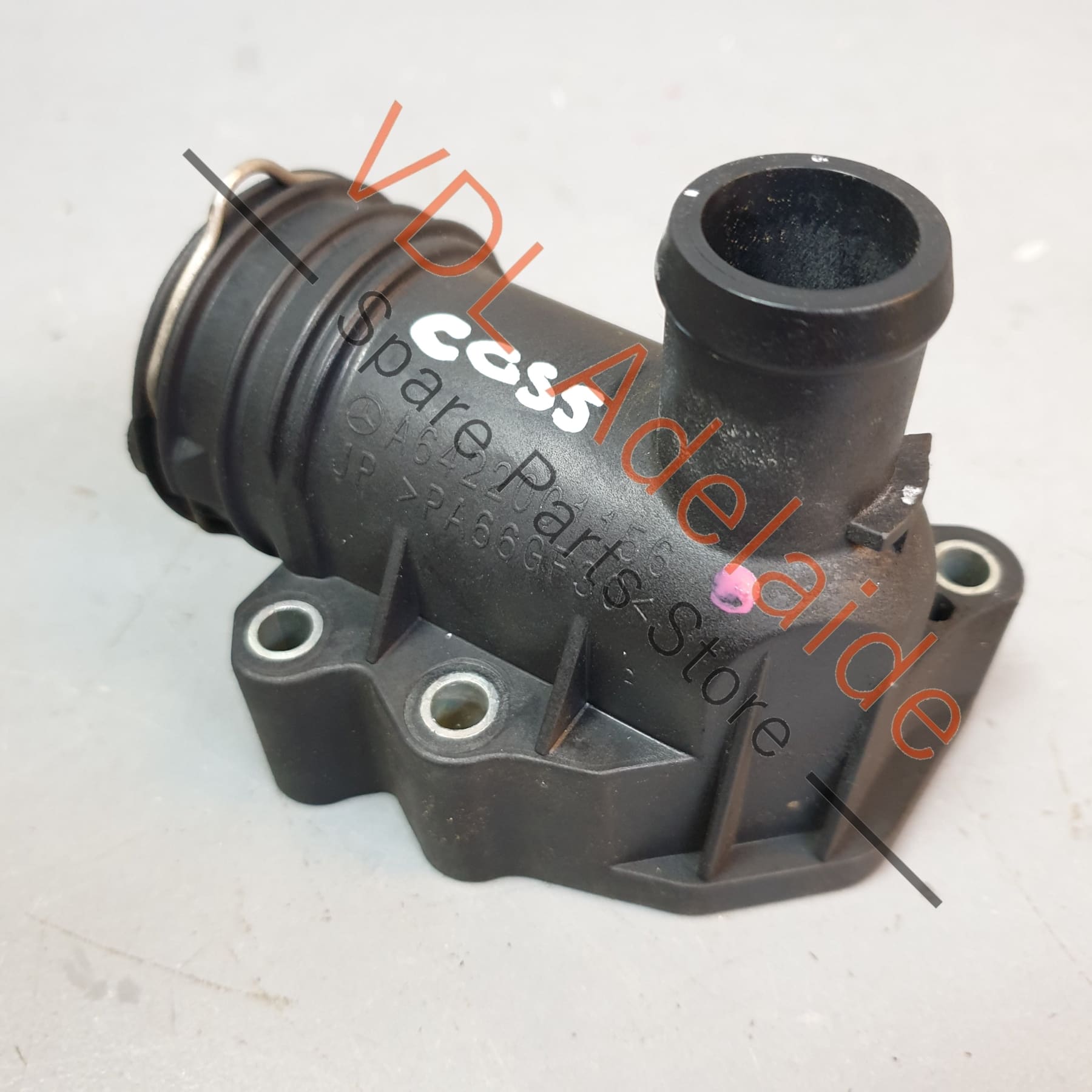 A6422001156    Mercedes OM642 Engine Cooling Coolant Flange Plastic Water Pipe Hose Pipe Fitting A6422001156