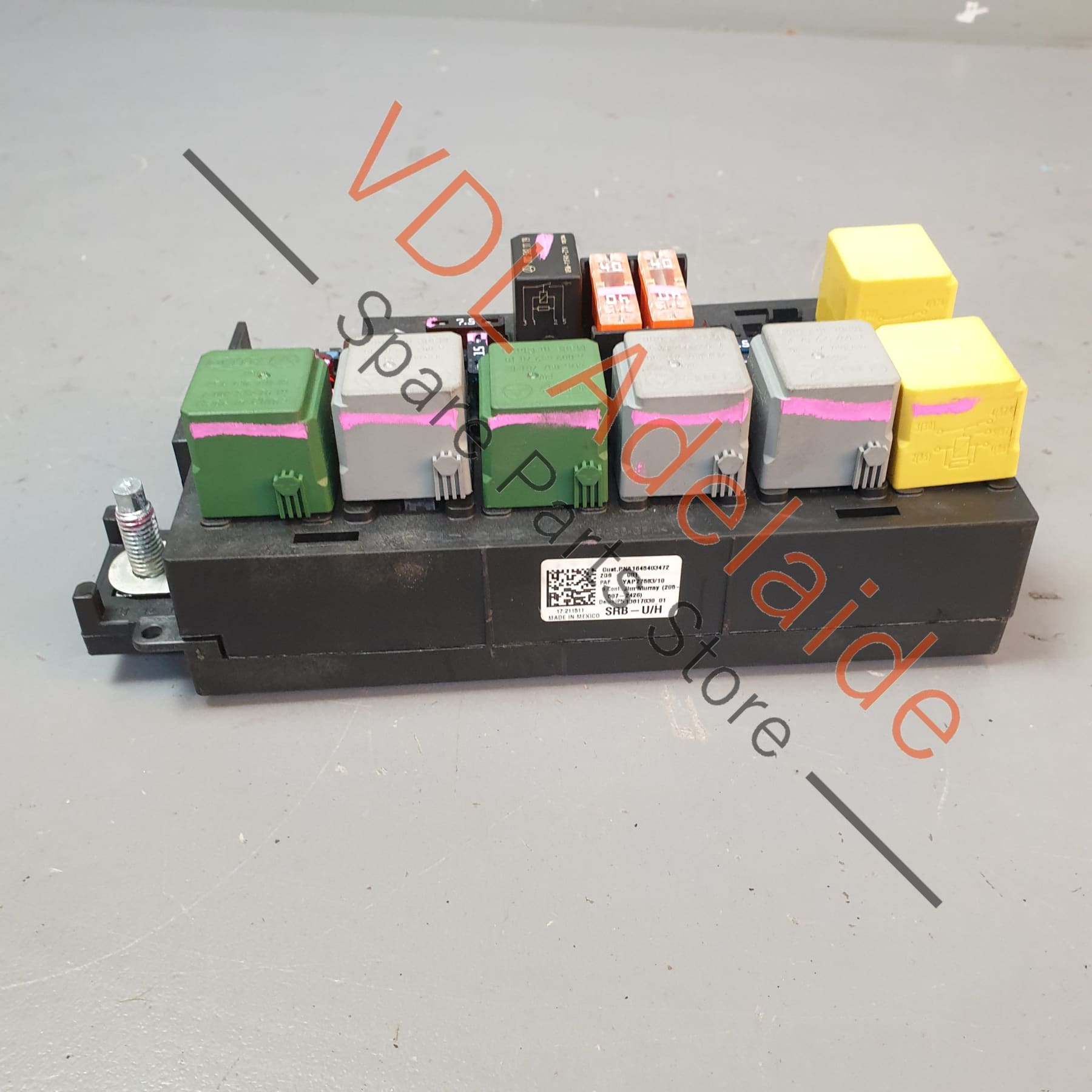 A1645403472    Mercedes W164 Engine Bay Fuse Relay Panel Board Module A1645403472