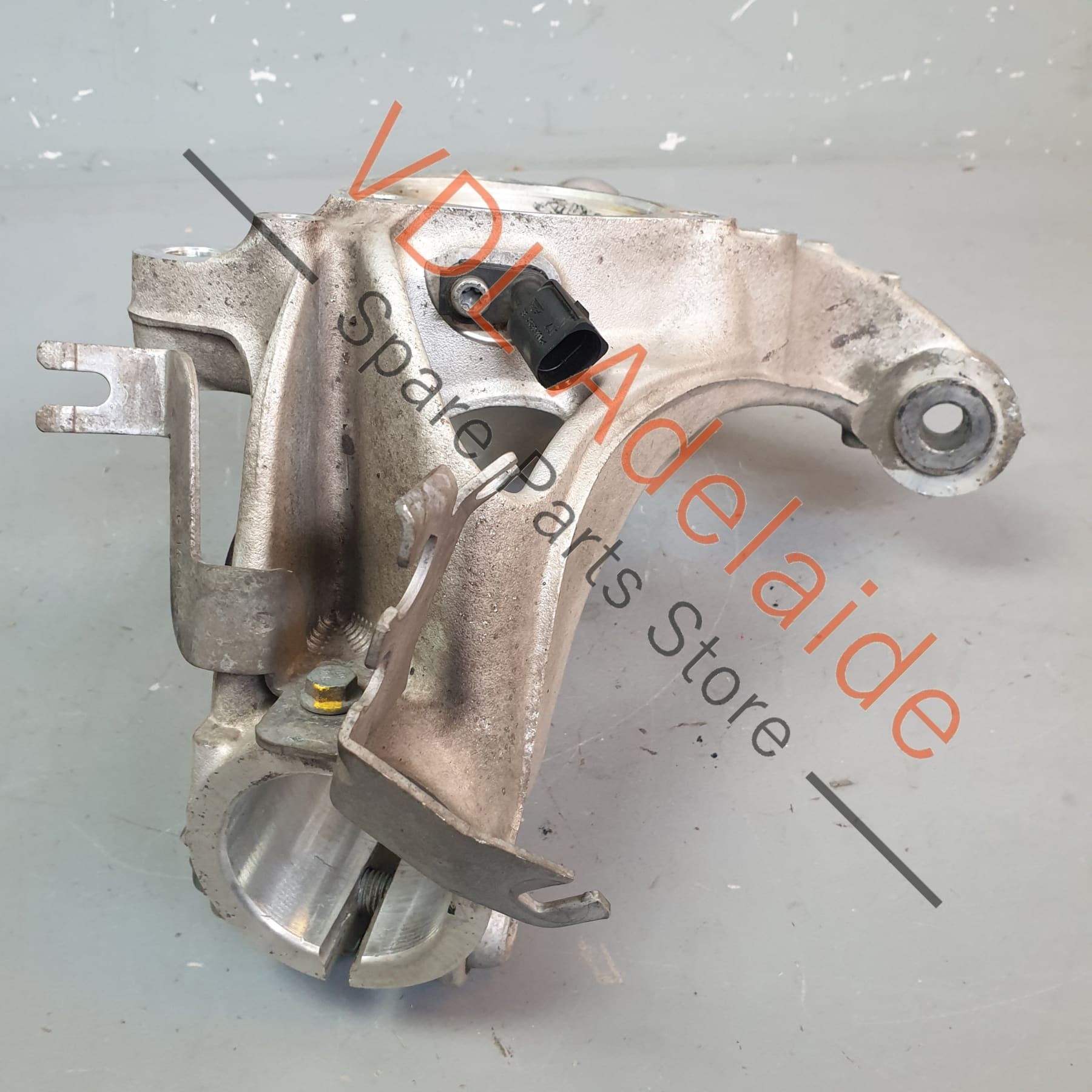 5Q0407254A 5Q0407258A   Audi S3 RS3 8V Front Right Hub Knuckle Wheel Bearing Housing 5Q0407254A 5Q0407258A