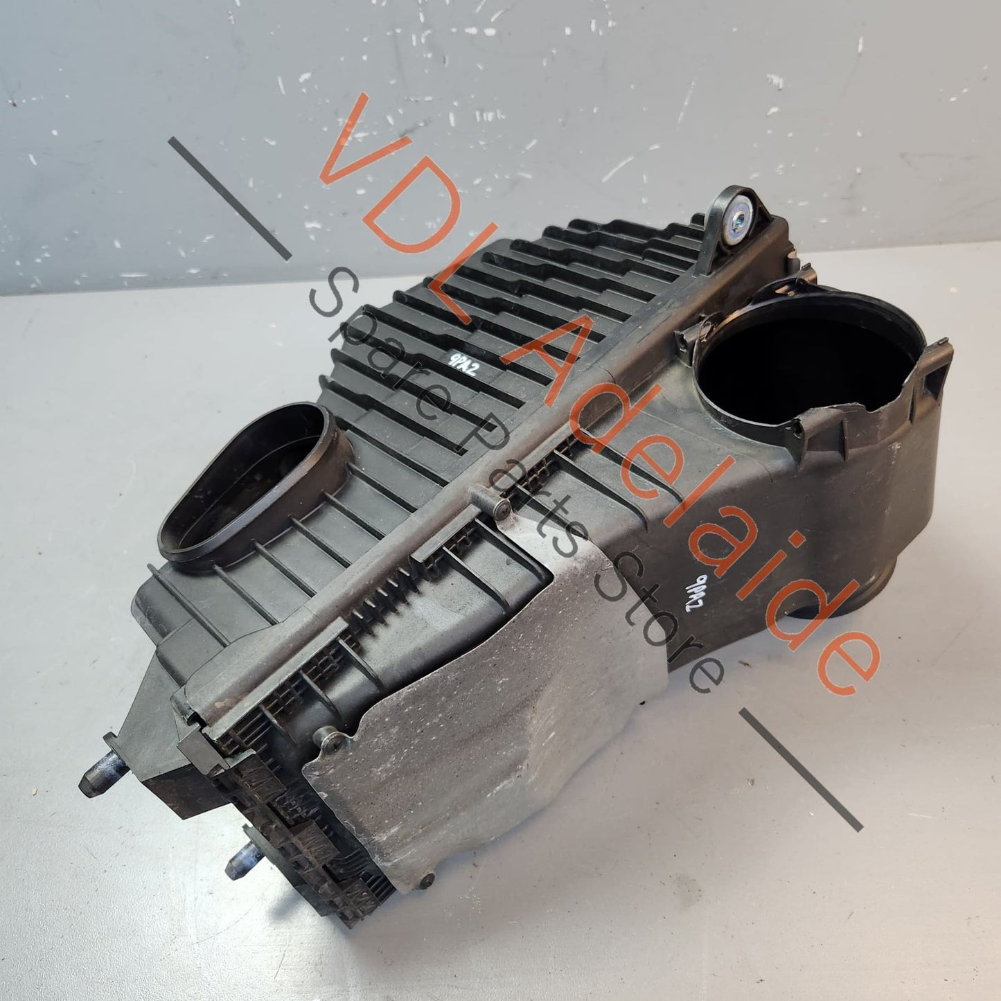 
95511002200, 7L5128608E
95511002200, , ,  Porsche Cayenne 9PA Right Side Air Filter Box 7L5128608E 95511002200