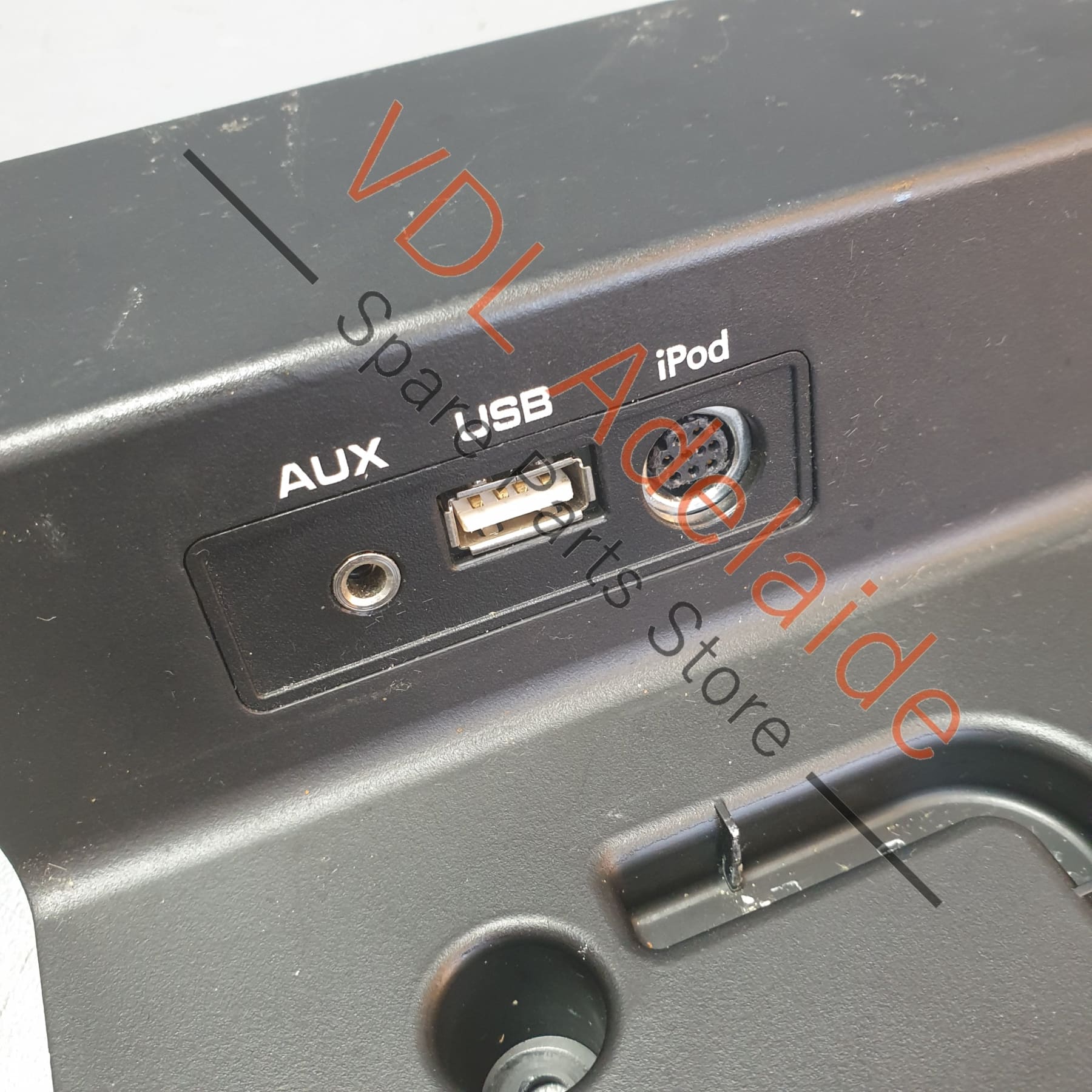 7L5035727 7L5035727   Porsche Cayenne Aux USB & Ipod Connection Panel 7L5035727