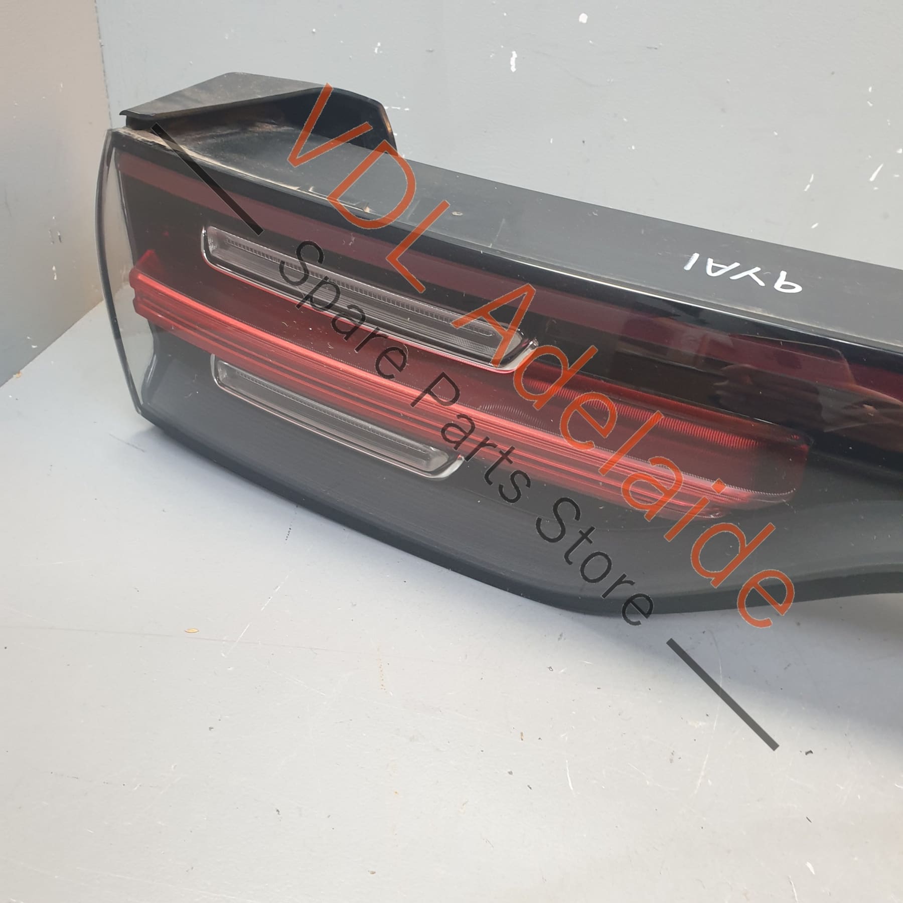 9Y0945081AD 9Y0945081P 9Y0945081F Porsche Cayenne E3 9YA 9YB LED Rear Middle Brake Tail Light 9Y0945081F 9Y0945081P 9Y0945081AD