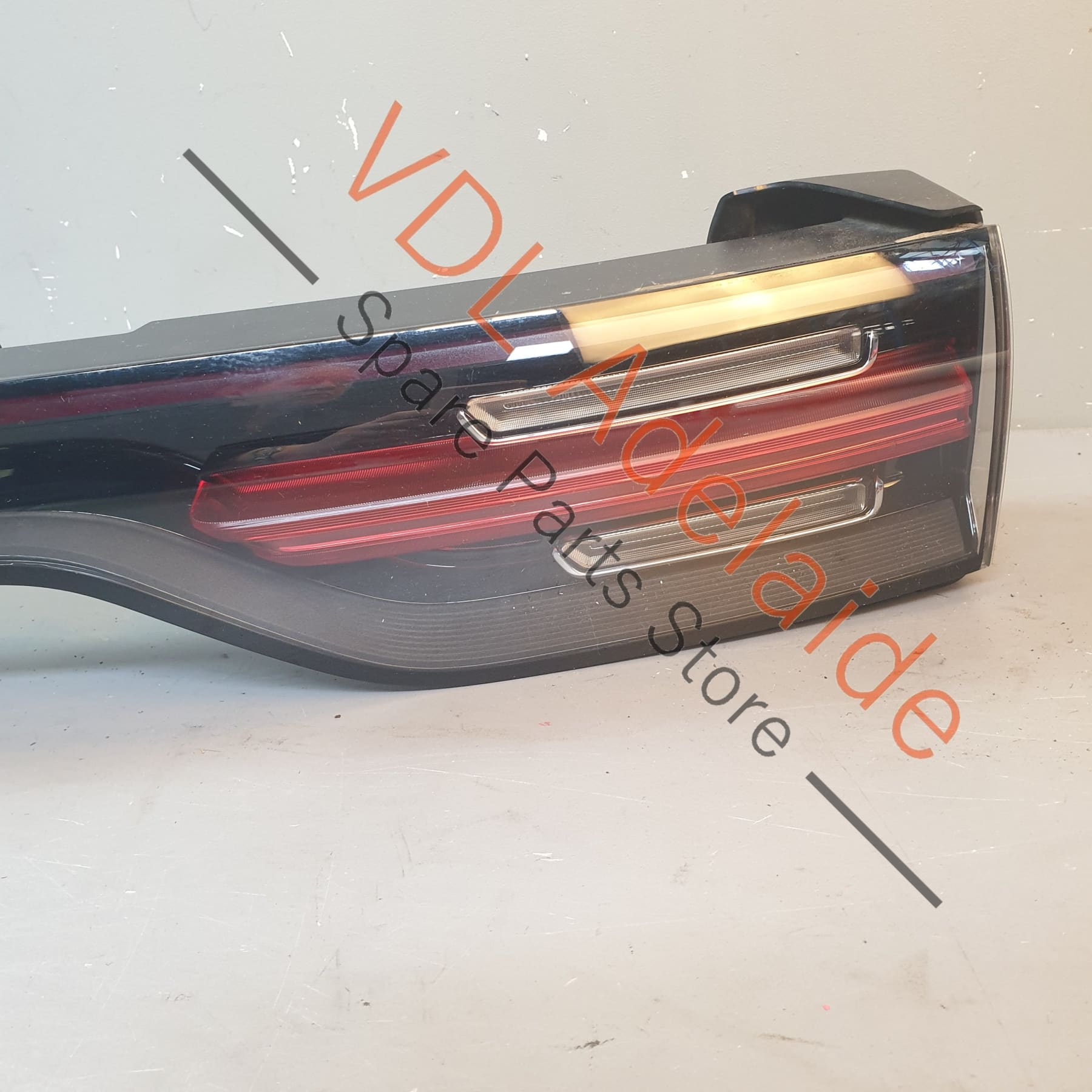 9Y0945081AD 9Y0945081P 9Y0945081F Porsche Cayenne E3 9YA 9YB LED Rear Middle Brake Tail Light 9Y0945081F 9Y0945081P 9Y0945081AD